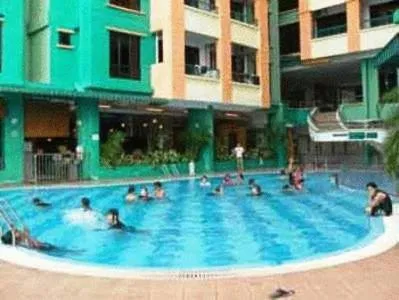 Swimming pool in Marina Cove Resort