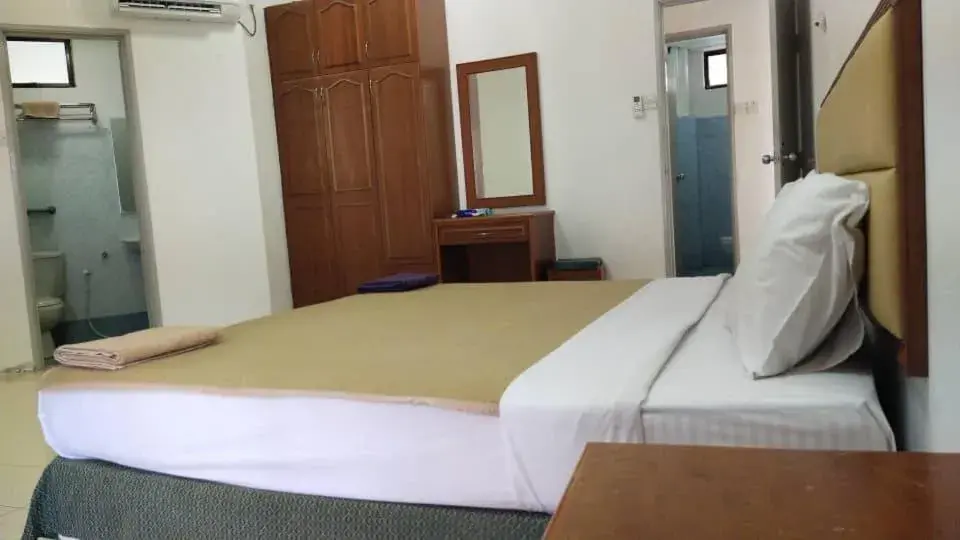 Bed in Marina Cove Resort Bed in Marina Cove Resort