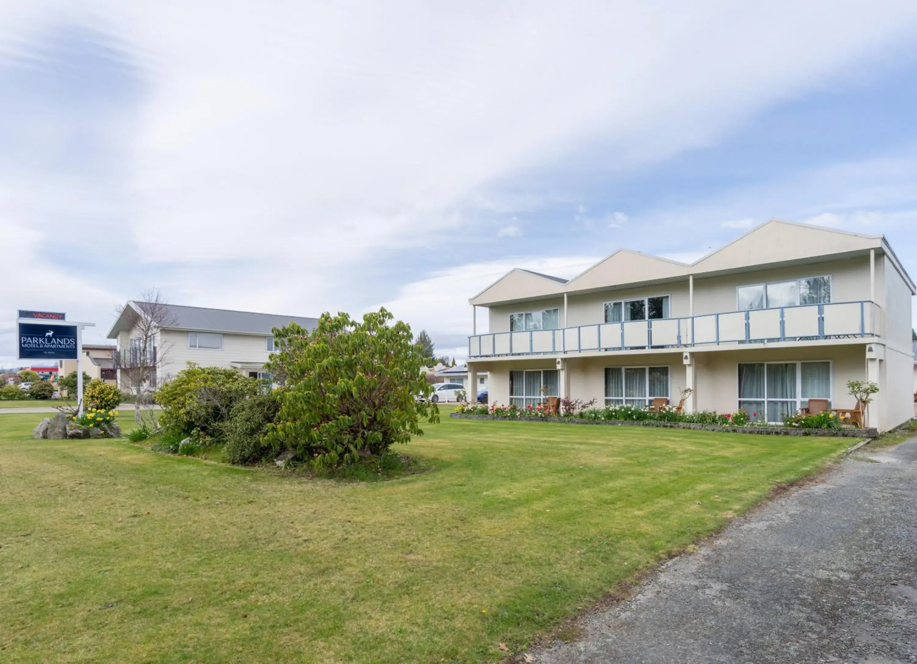 Property building in Parklands Motel & Apartments Te Anau Property building in Parklands Motel & Apartments Te Anau