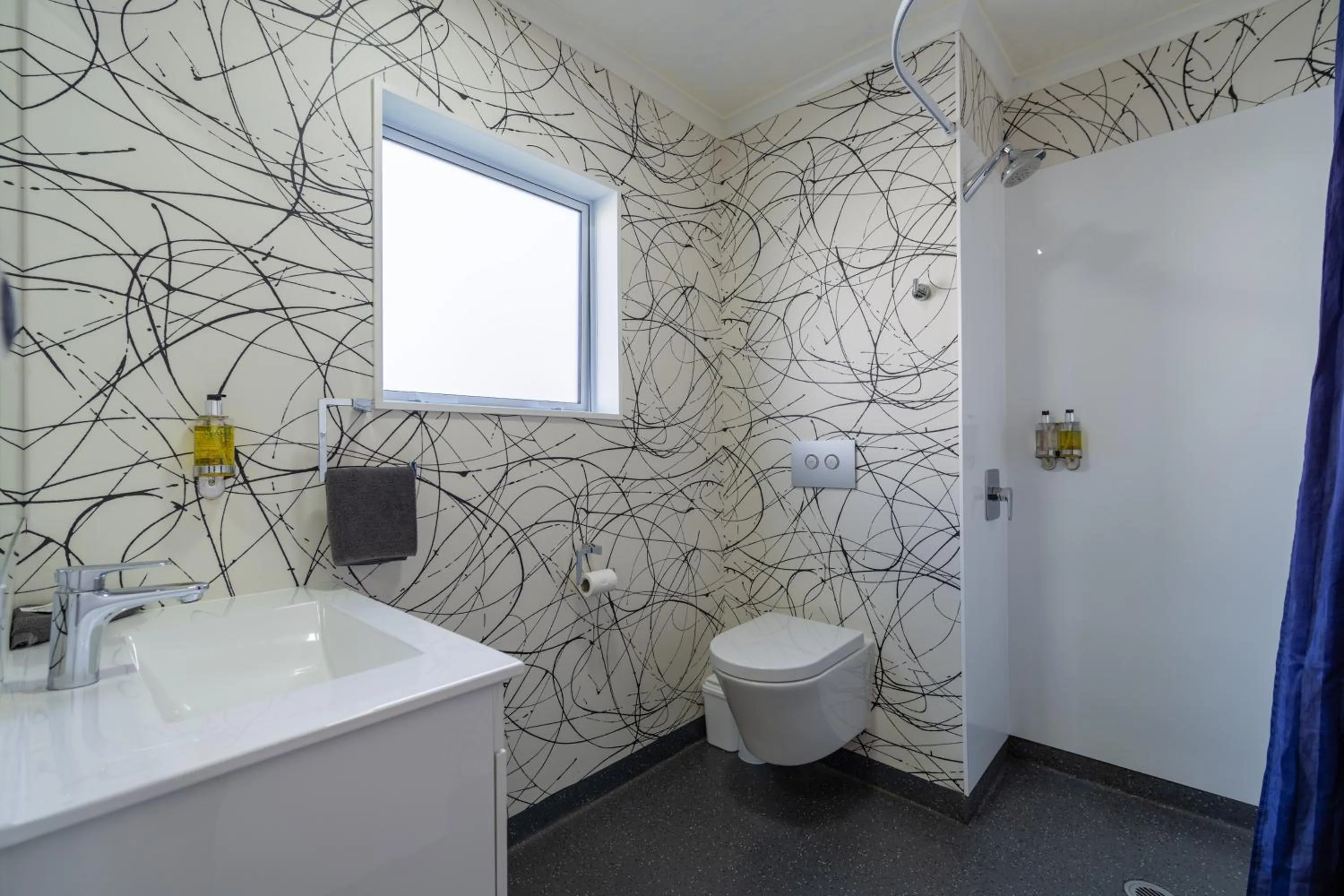 Shower in Parklands Motel & Apartments Te Anau