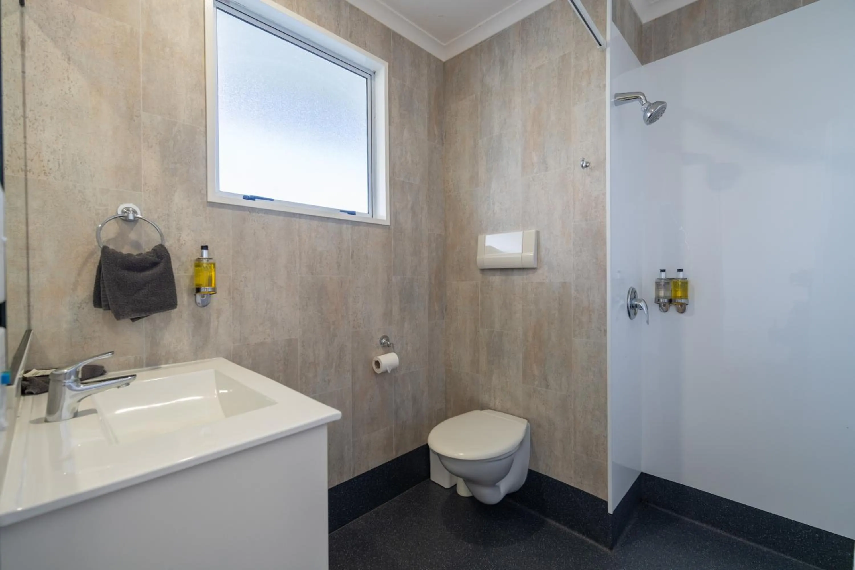 Shower in Parklands Motel & Apartments Te Anau