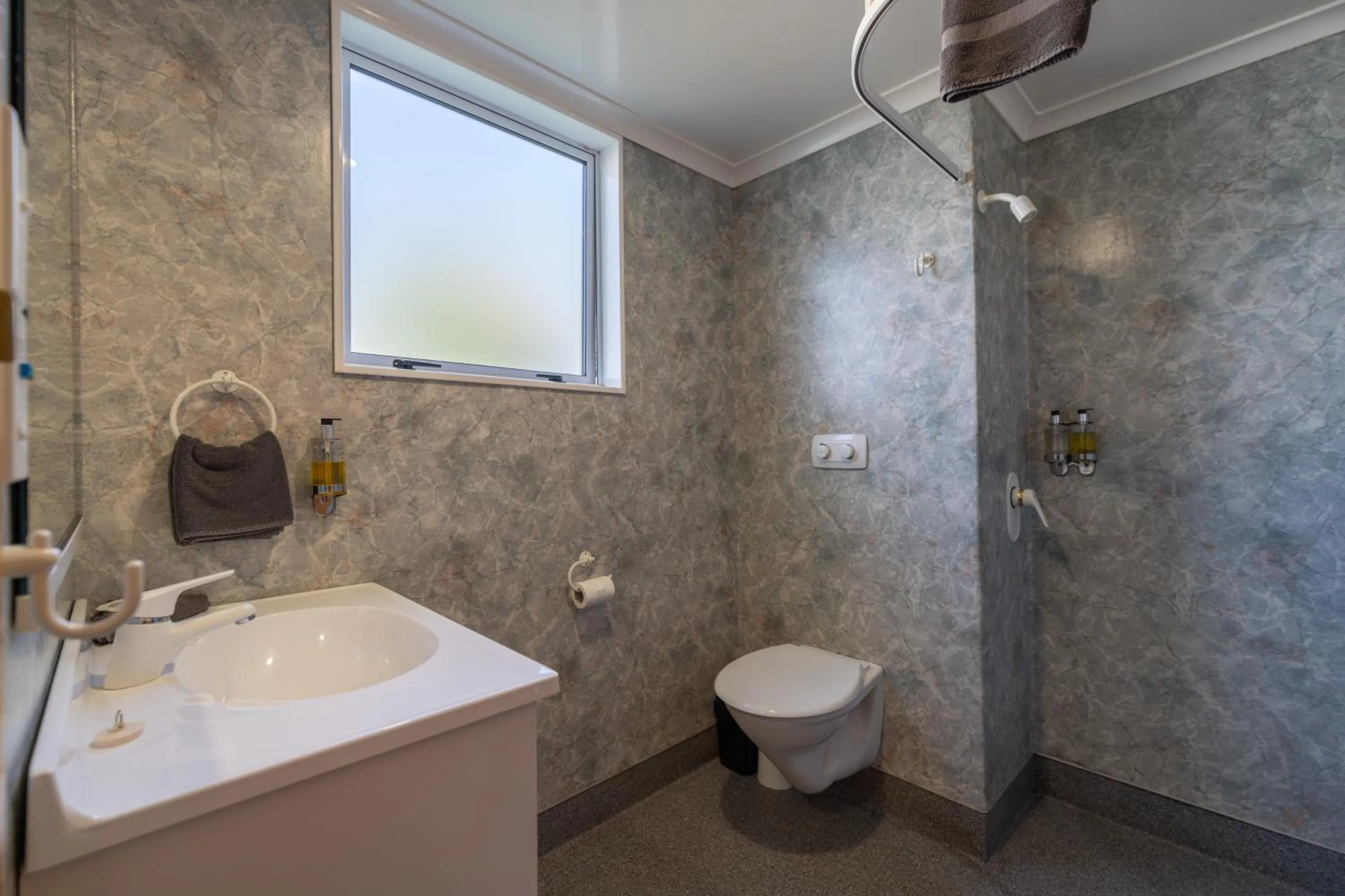 Shower in Parklands Motel & Apartments Te Anau