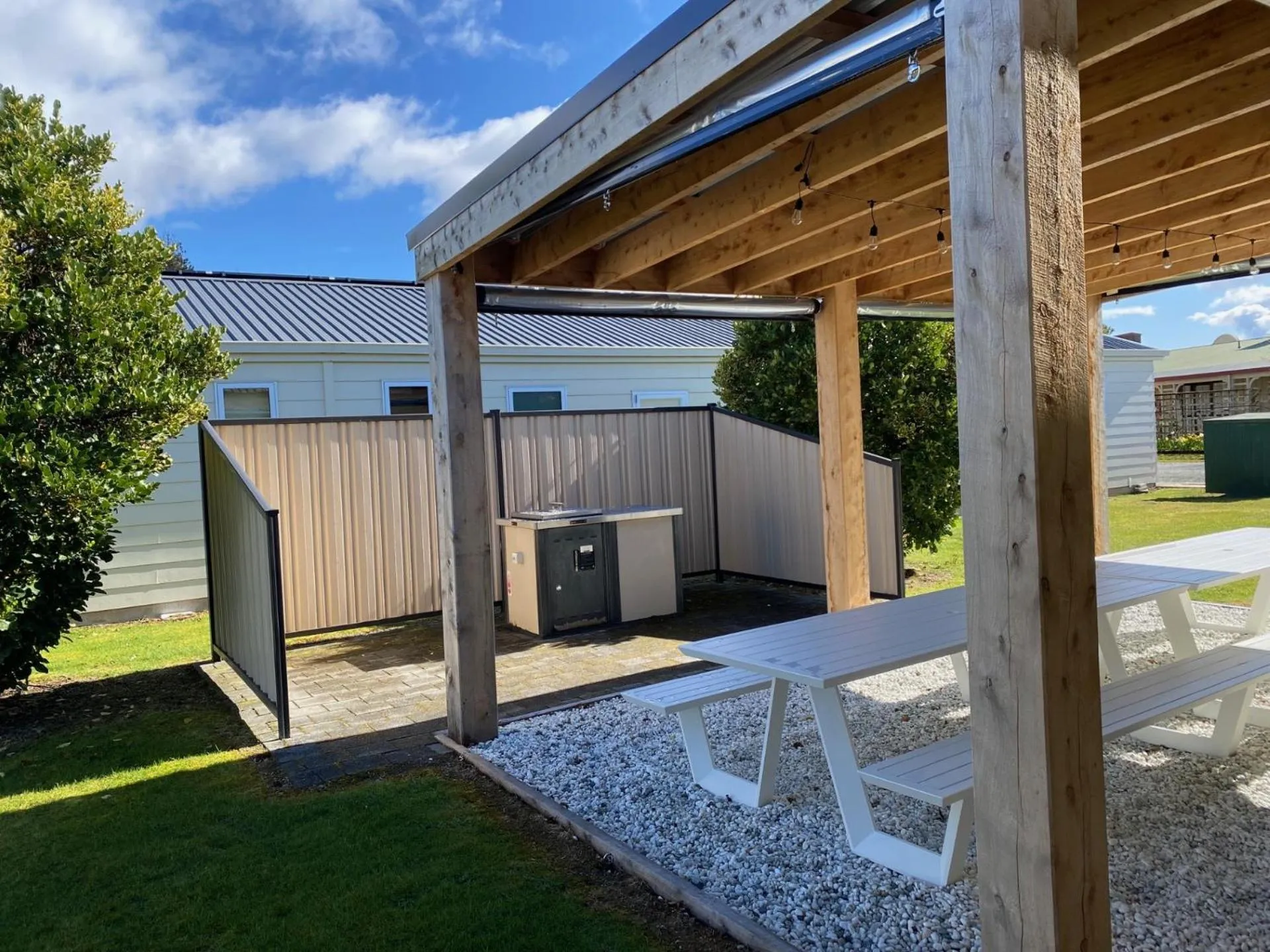 BBQ facilities in Parklands Motel & Apartments Te Anau