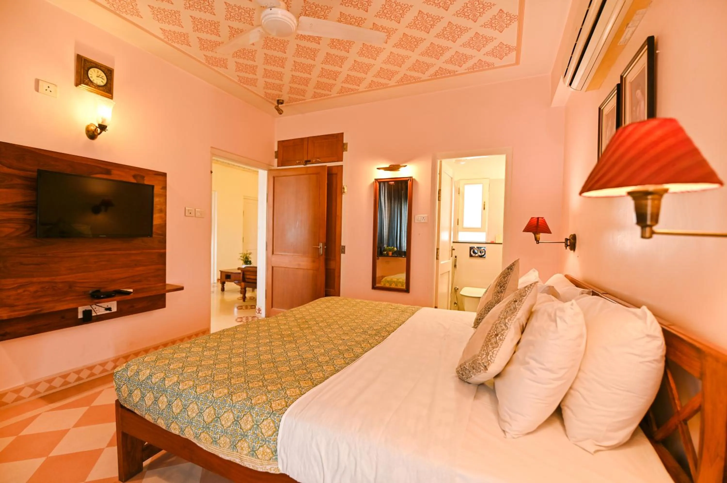 Bedroom, Bed in Om Niwas Suite Hotel