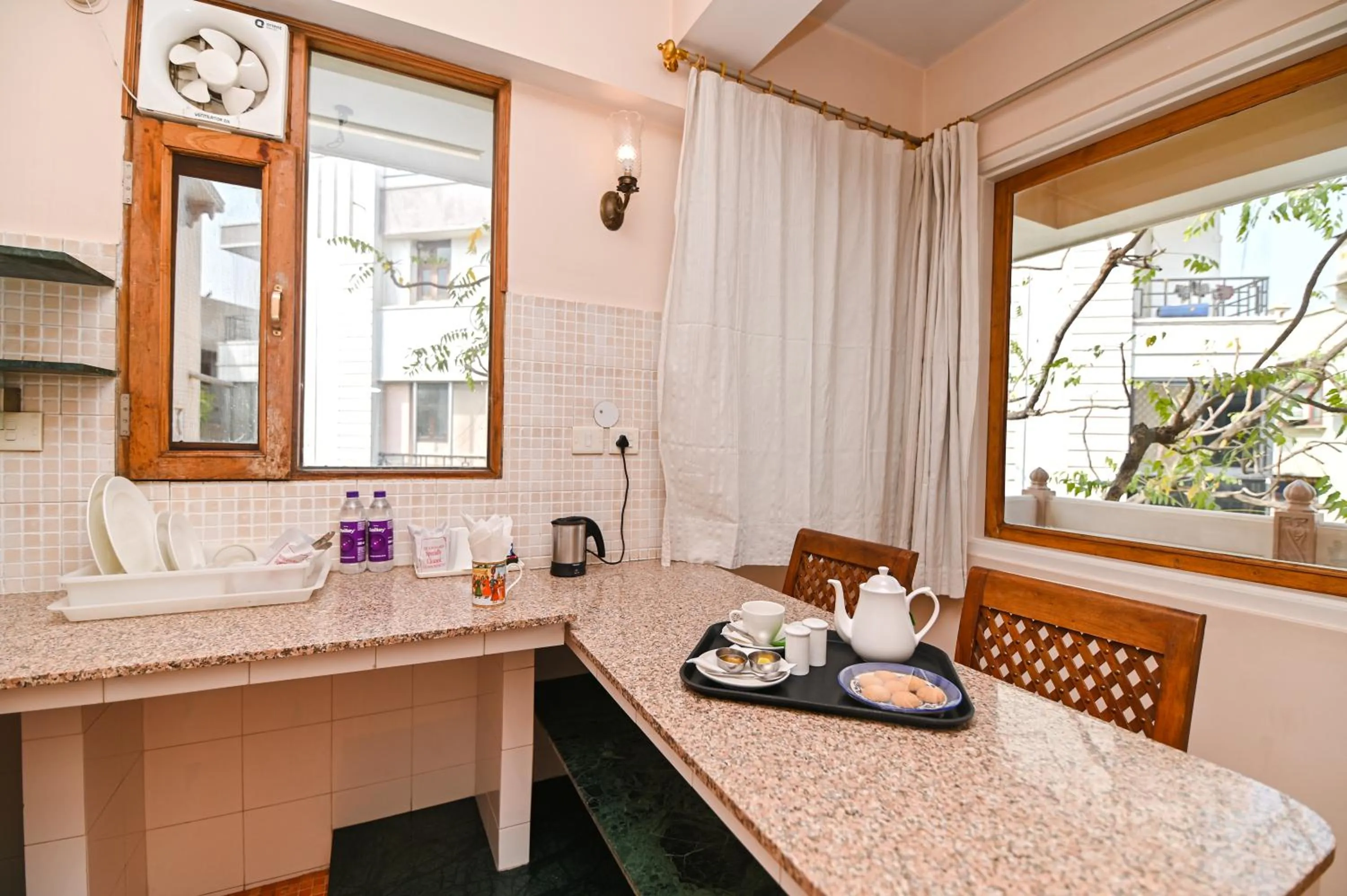 Coffee/tea facilities in Om Niwas Suite Hotel