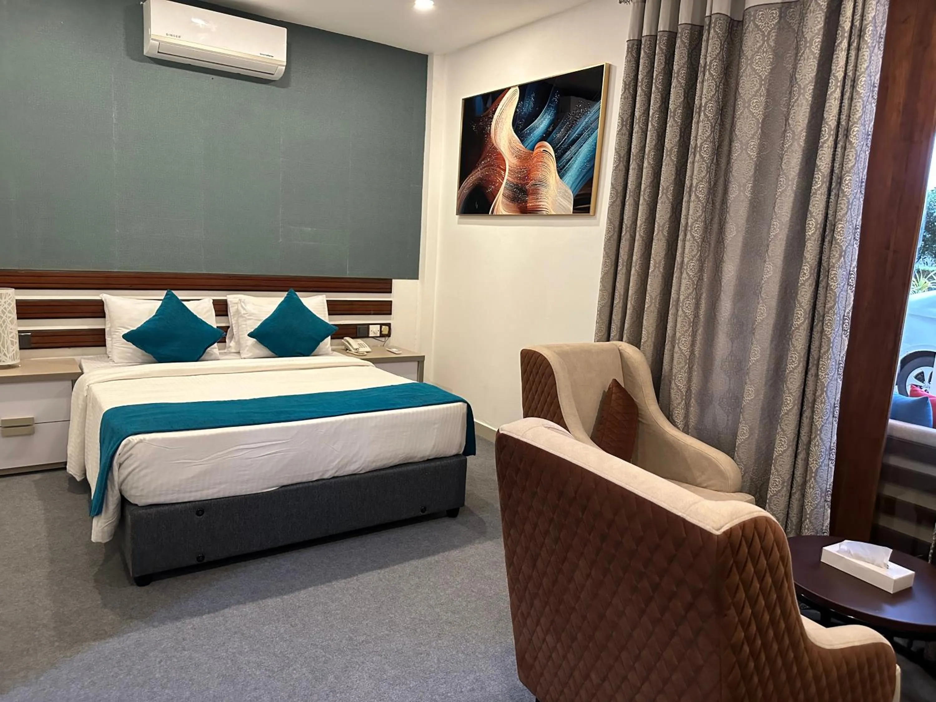 Photo of the whole room, Bed in Elegant Hotel