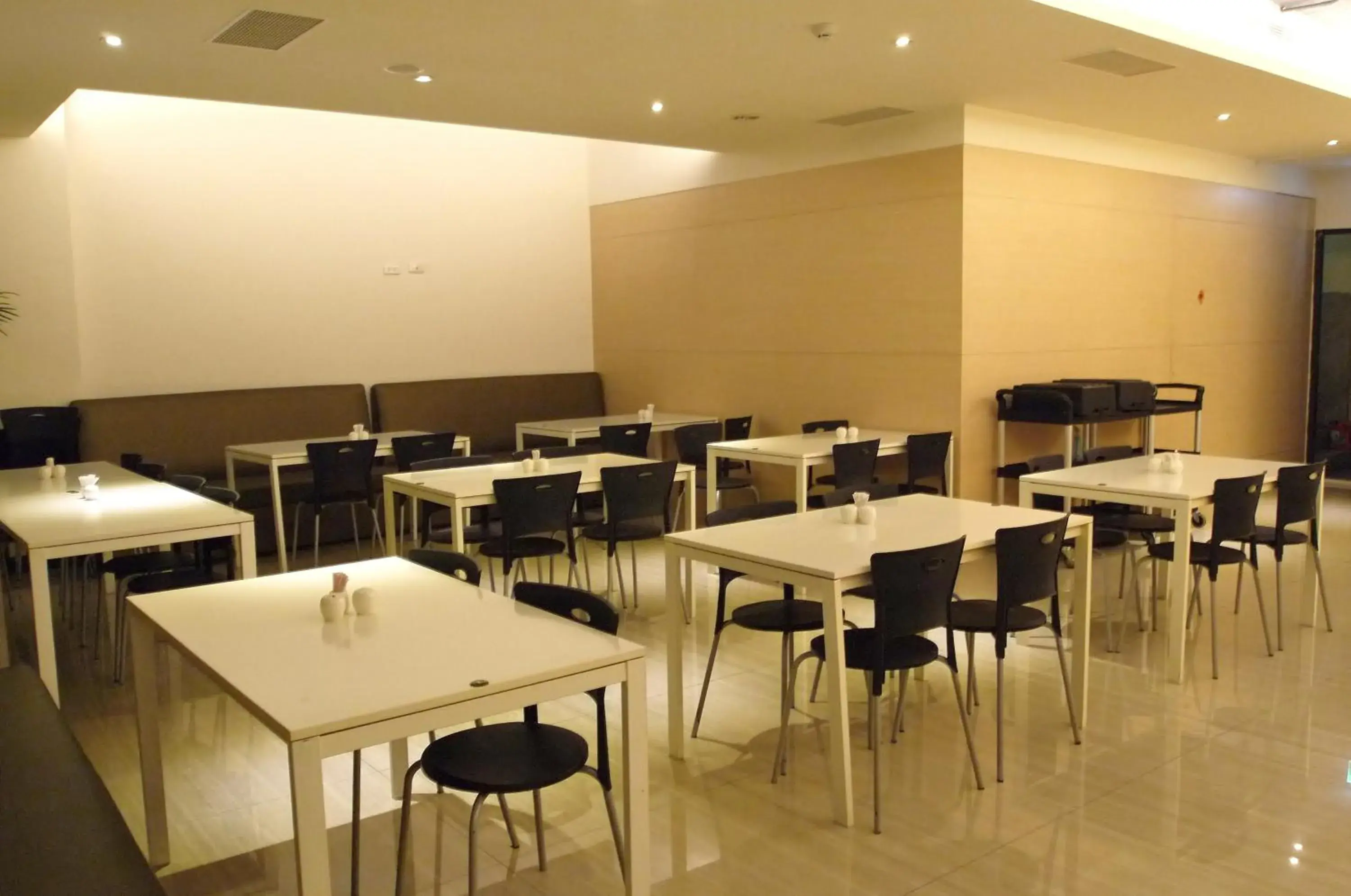 Restaurant/Places to Eat in Jin Bao Hotel