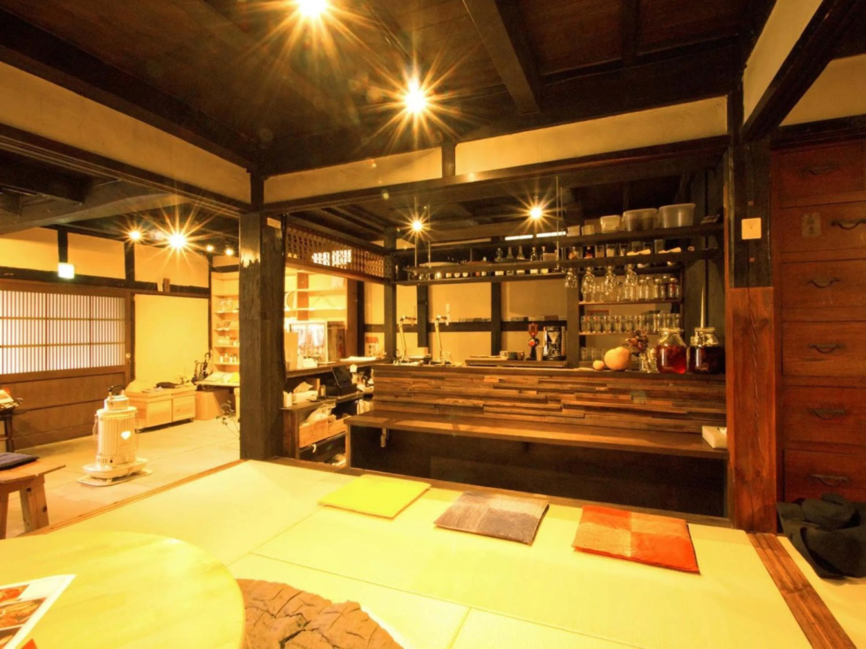 Lounge or bar in Hostel & Tatami Bar Uchikobare -内子晴れ-
