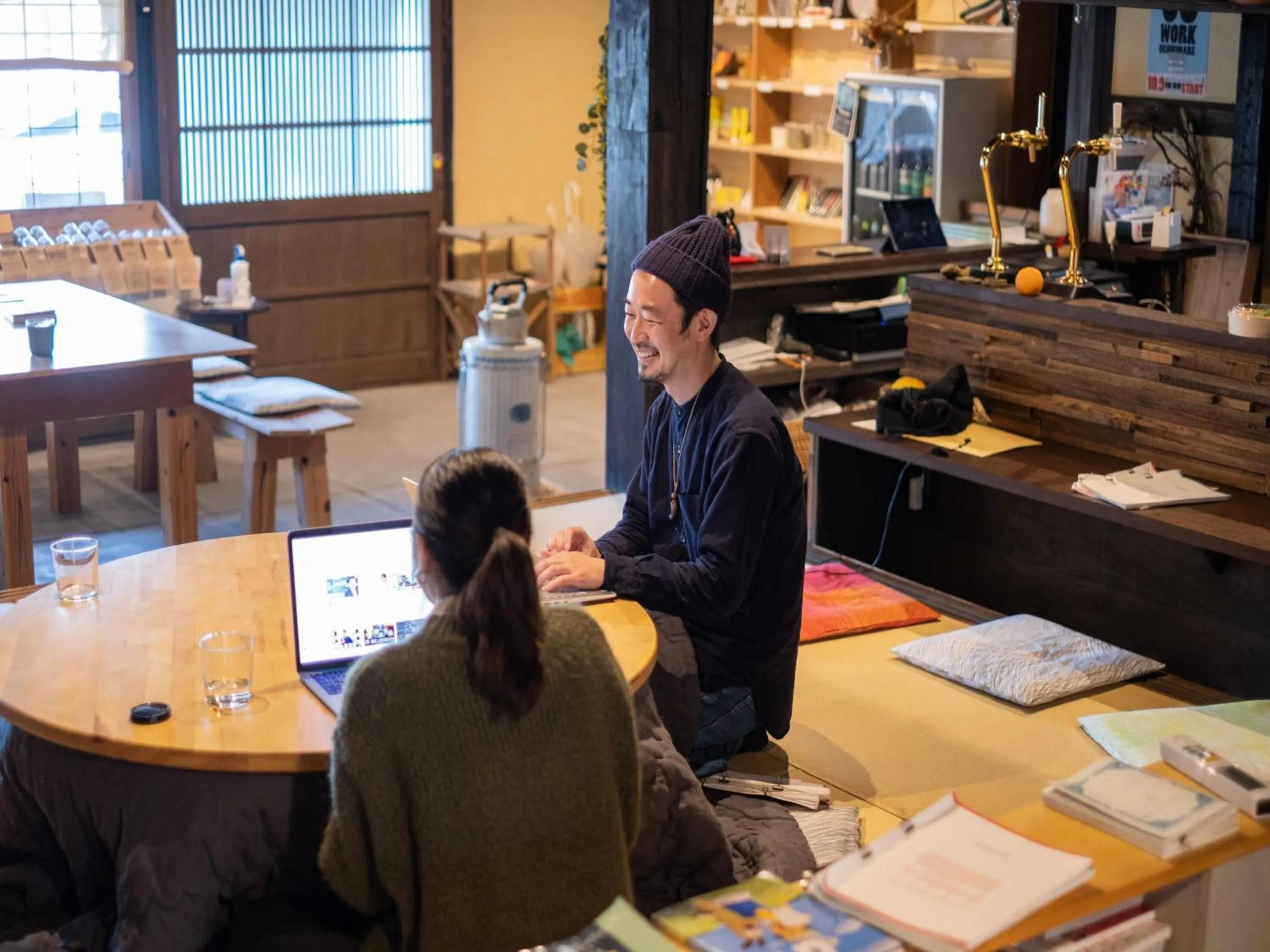 Lounge or bar in Hostel & Tatami Bar Uchikobare -内子晴れ-