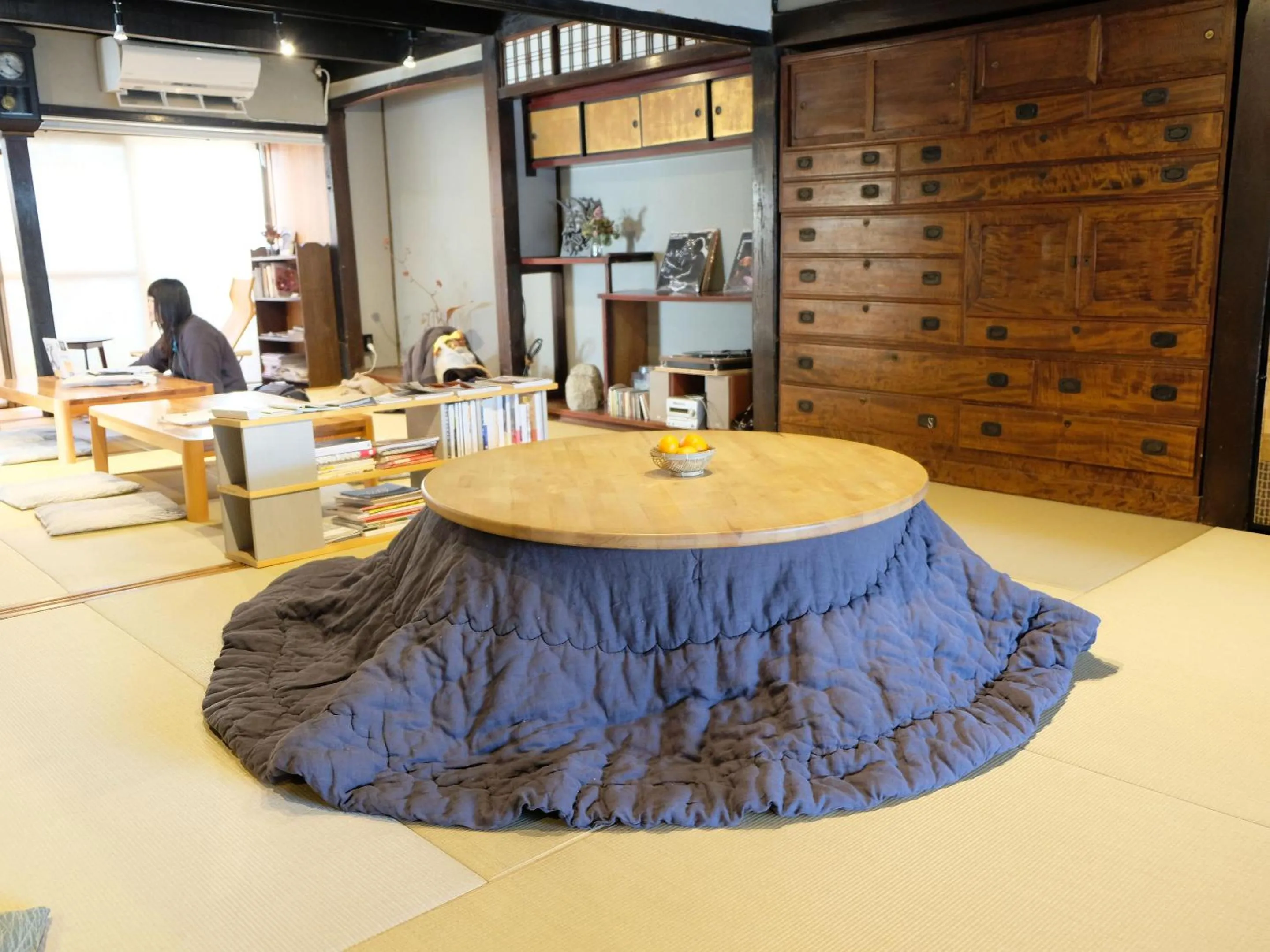 Lounge or bar in Hostel & Tatami Bar Uchikobare -内子晴れ-