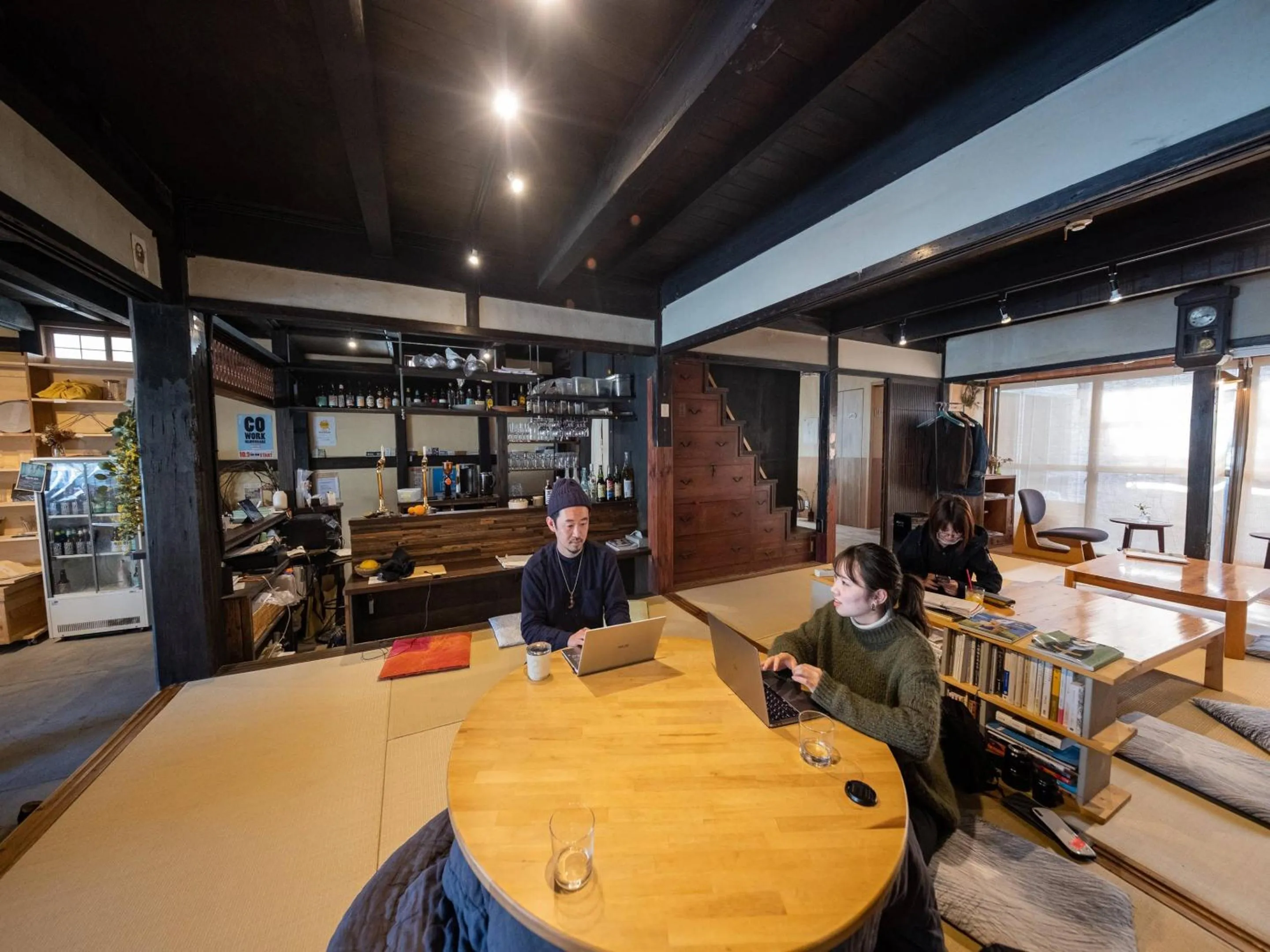 Lounge or bar in Hostel & Tatami Bar Uchikobare -内子晴れ-