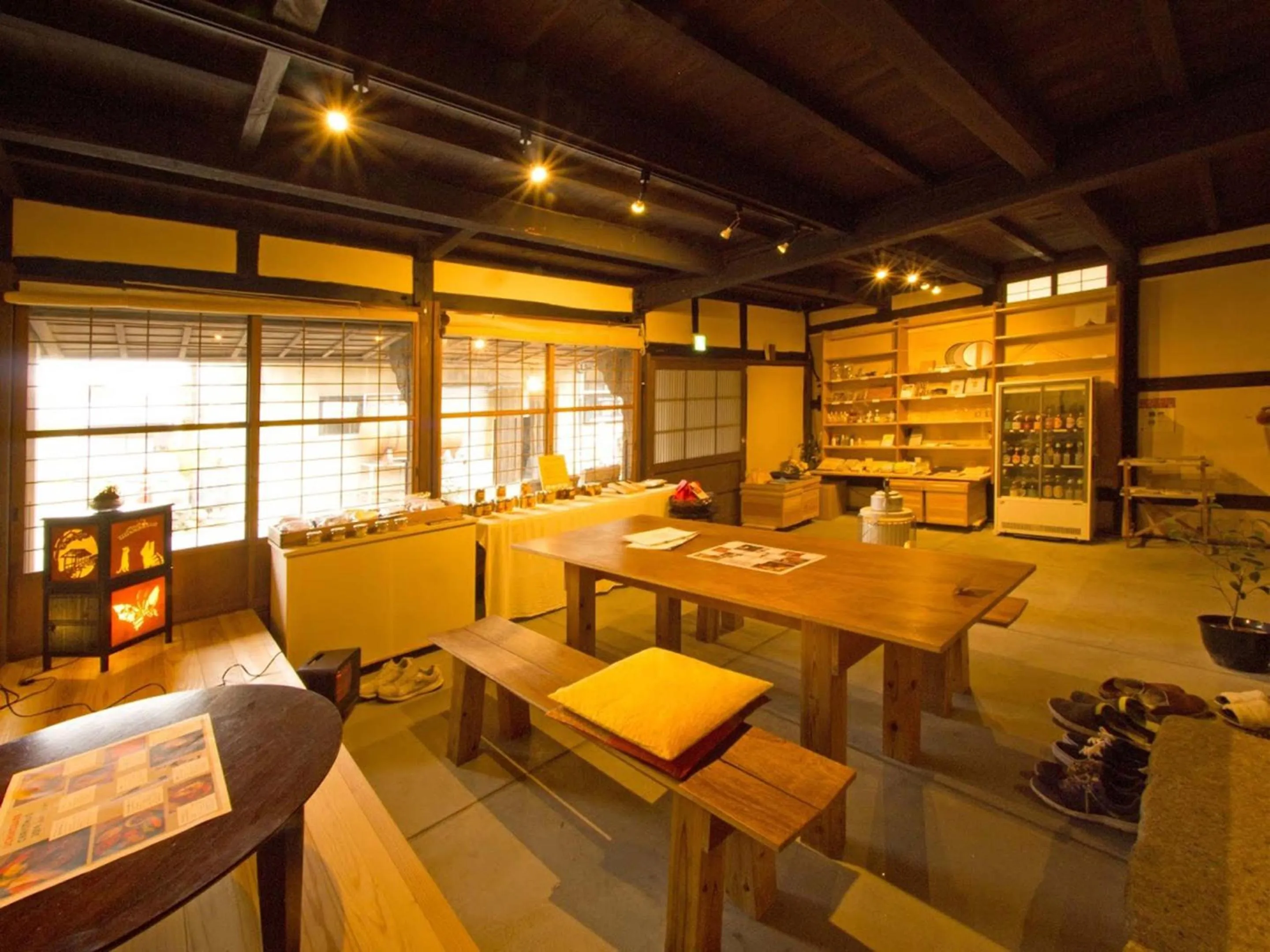 Lounge or bar in Hostel & Tatami Bar Uchikobare -内子晴れ-