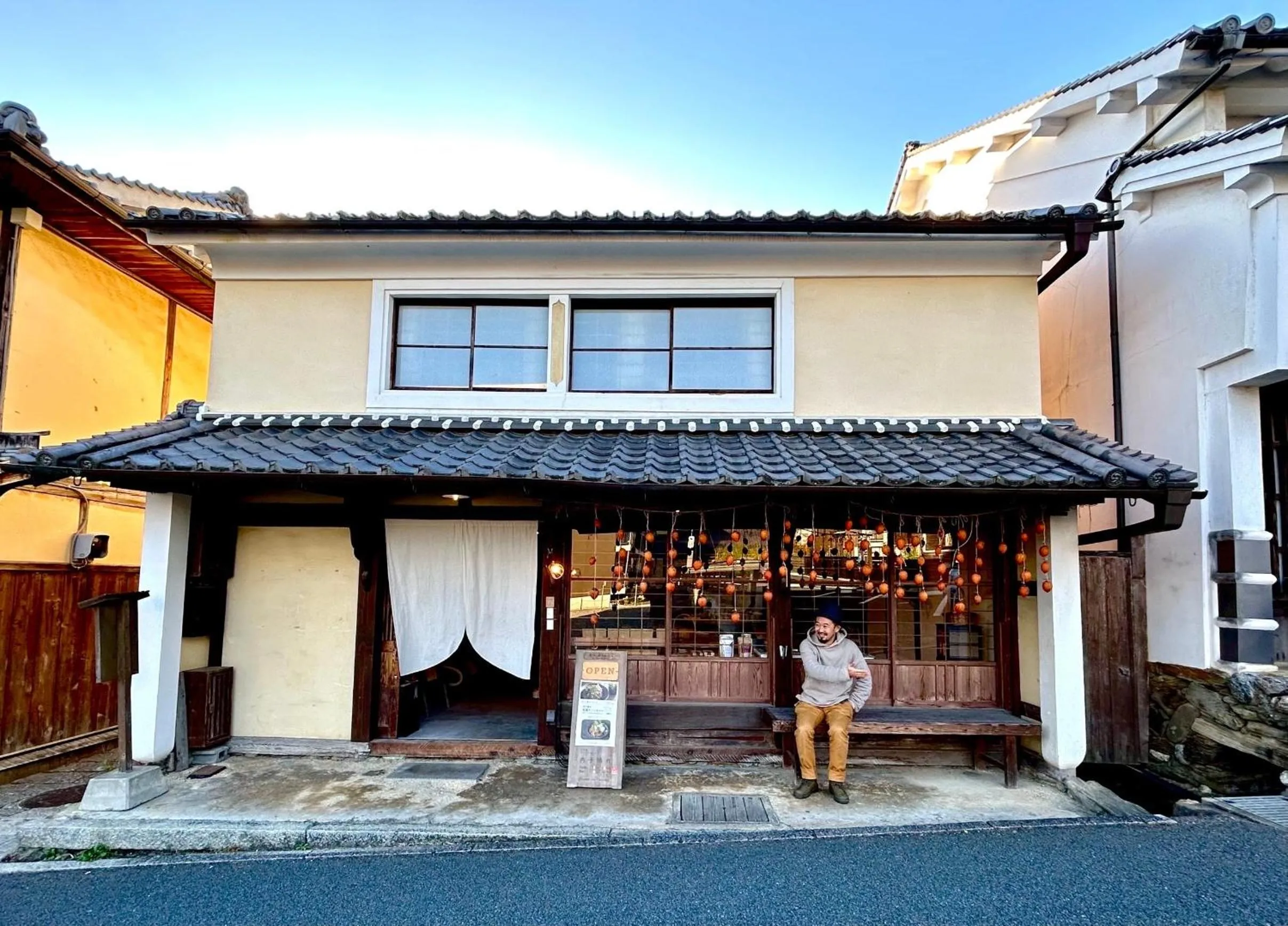 Property building in Hostel & Tatami Bar Uchikobare -内子晴れ-