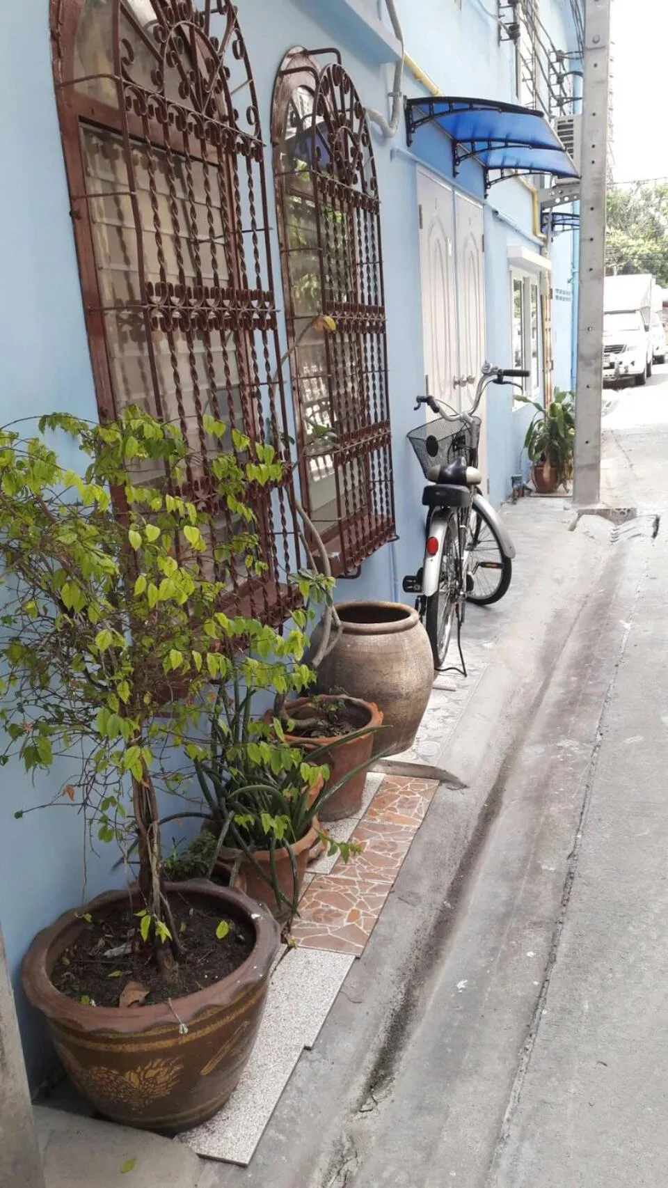 Facade/entrance in Danee Hostel