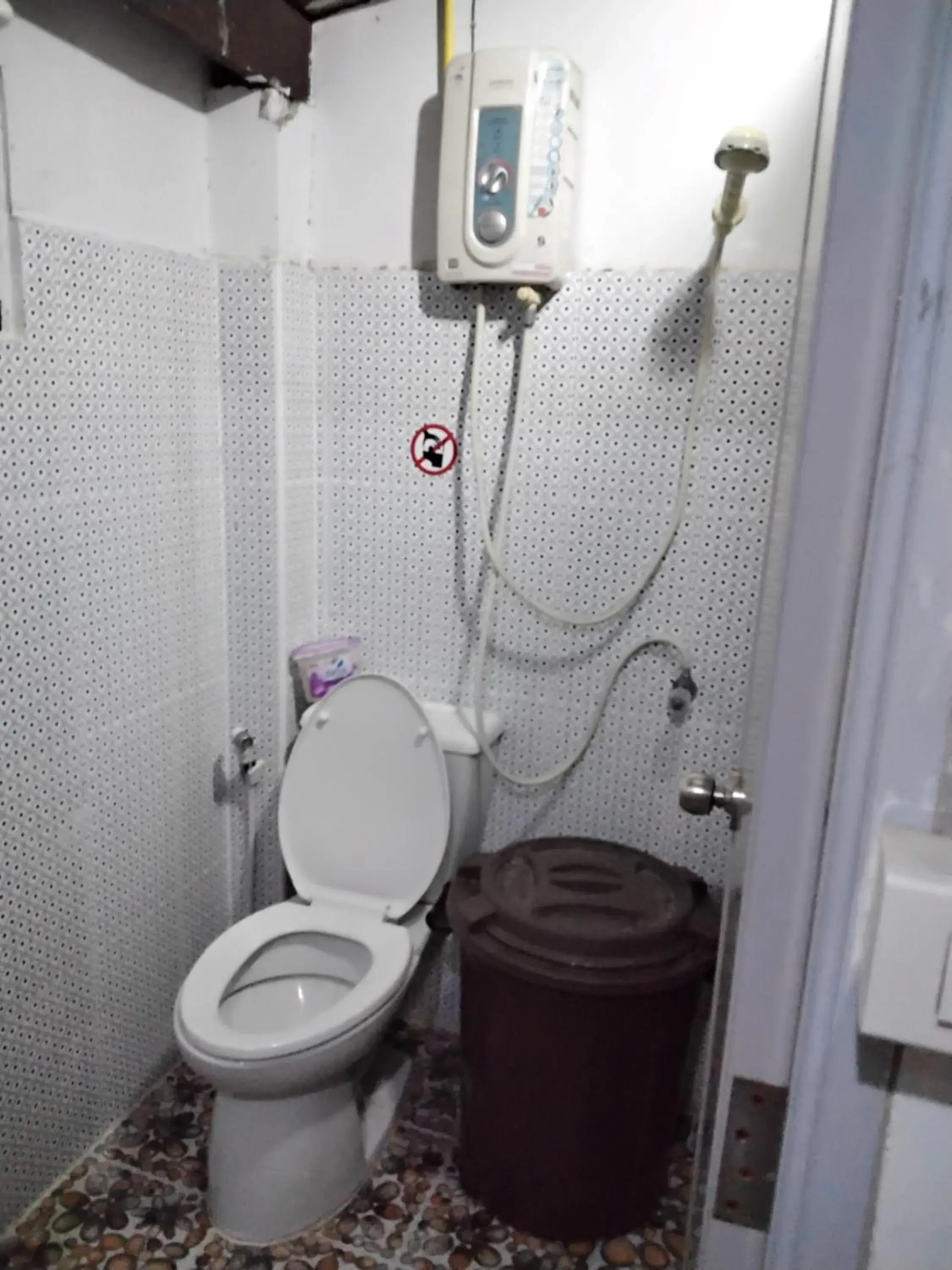 Quadruple Room with Shared Bathroom in Danee Hostel Quadruple Room with Shared Bathroom in Danee Hostel