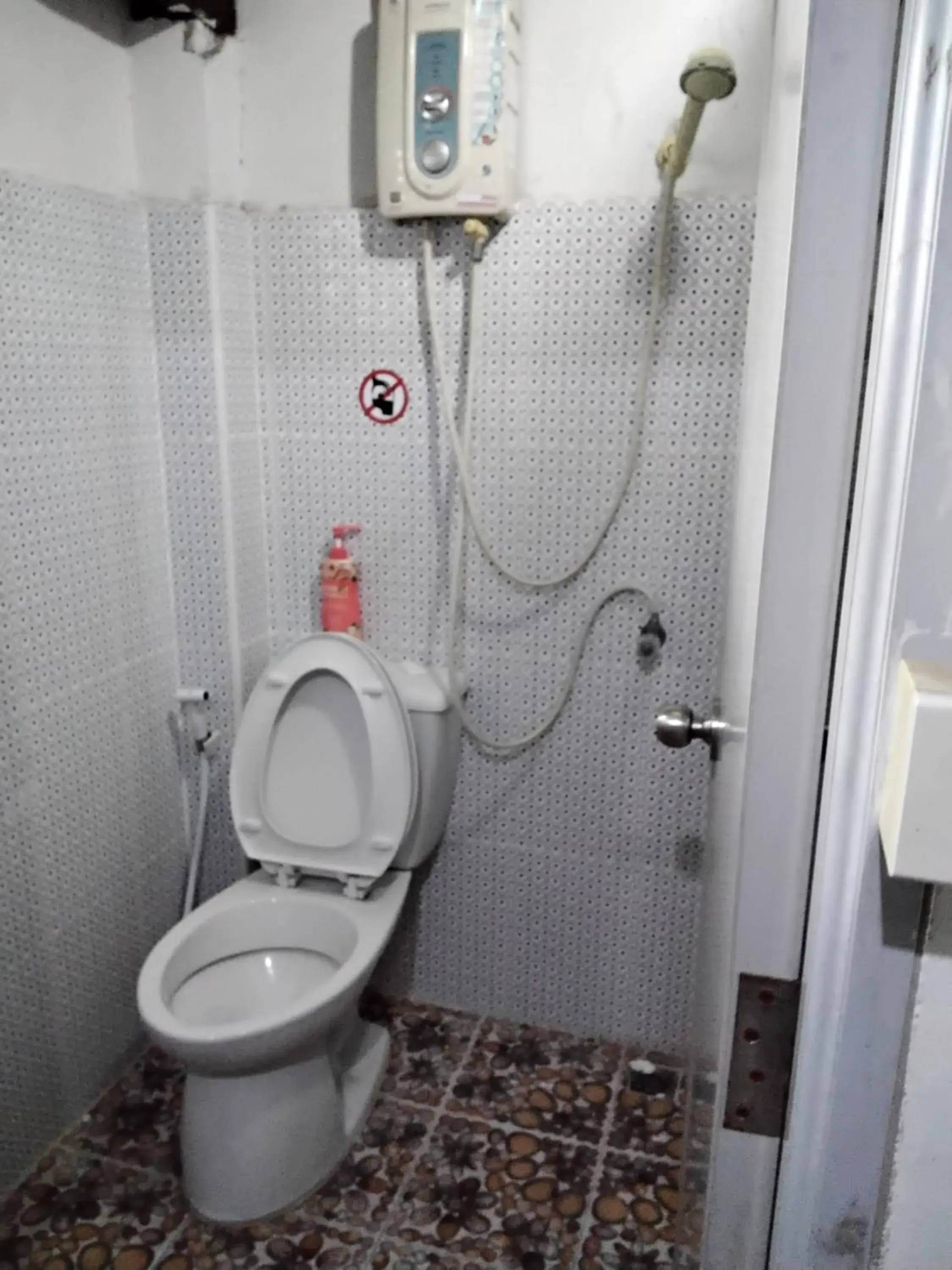 Queen Room with Shared Bathroom in Danee Hostel Queen Room with Shared Bathroom in Danee Hostel