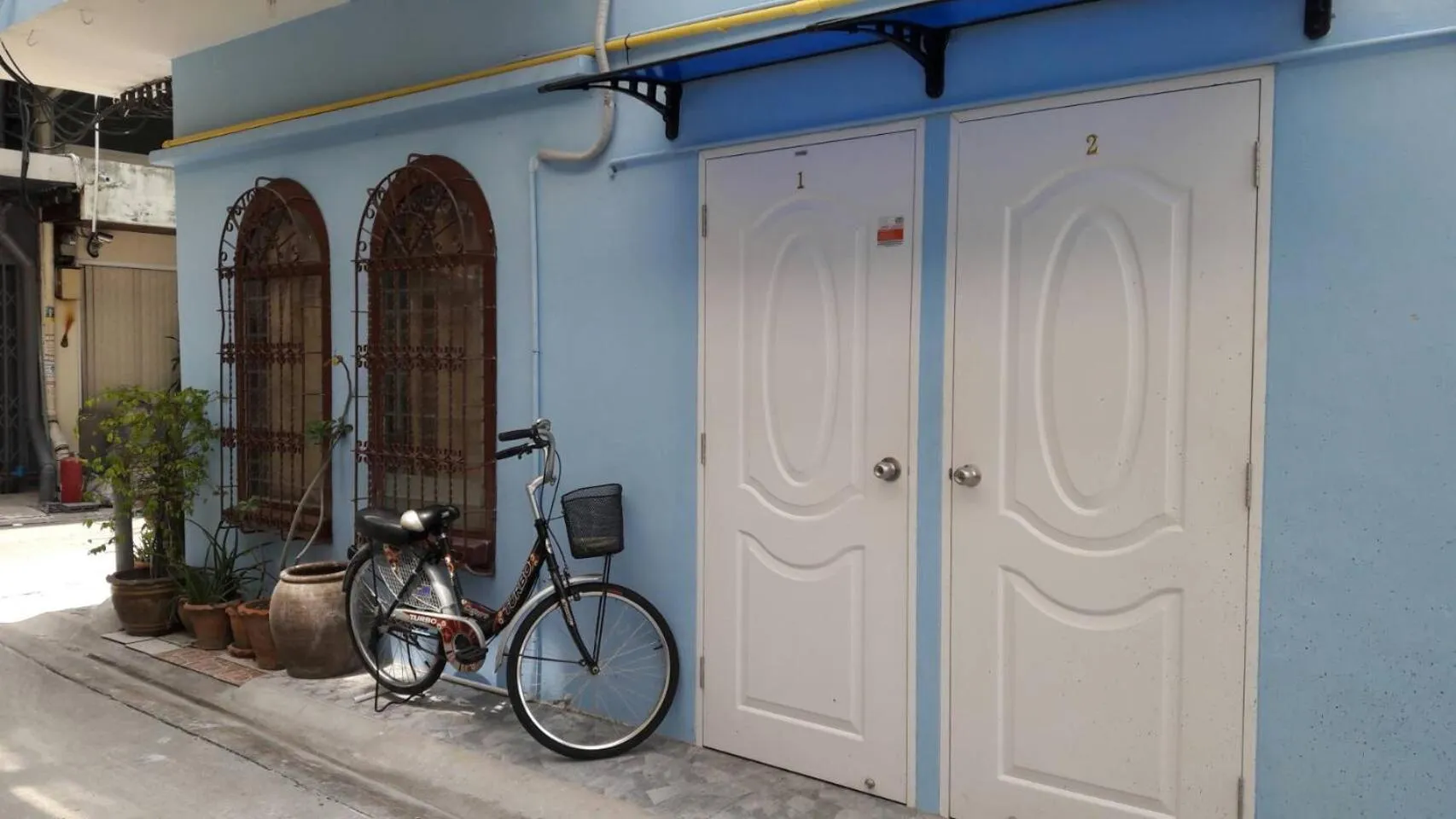 Facade/entrance in Danee Hostel