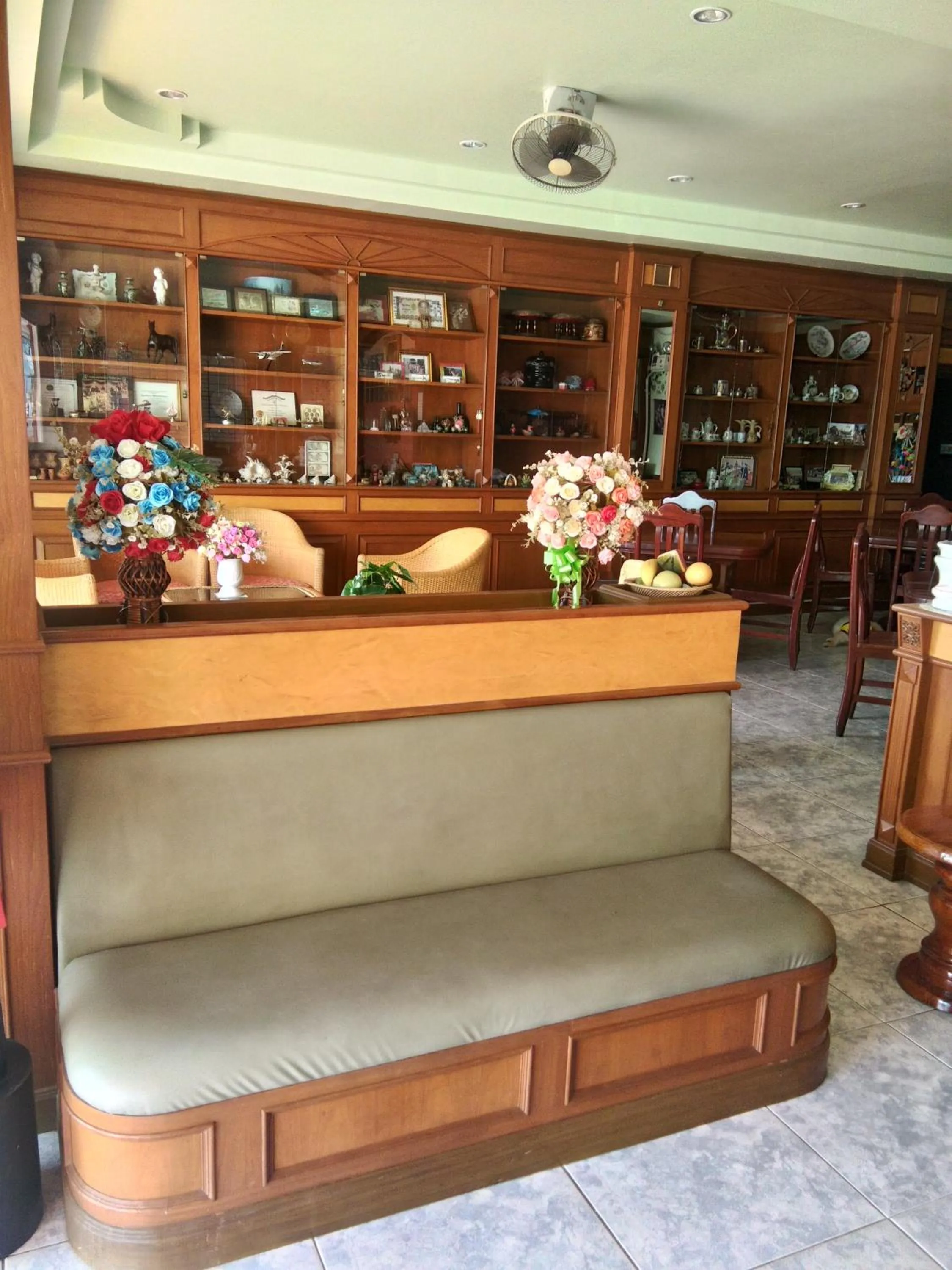 Lobby or reception in Thepparat Lodge Krabi