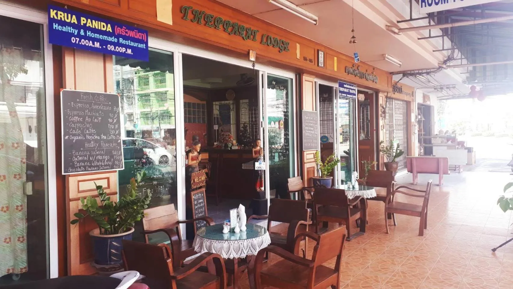 Restaurant/places to eat in Thepparat Lodge Krabi