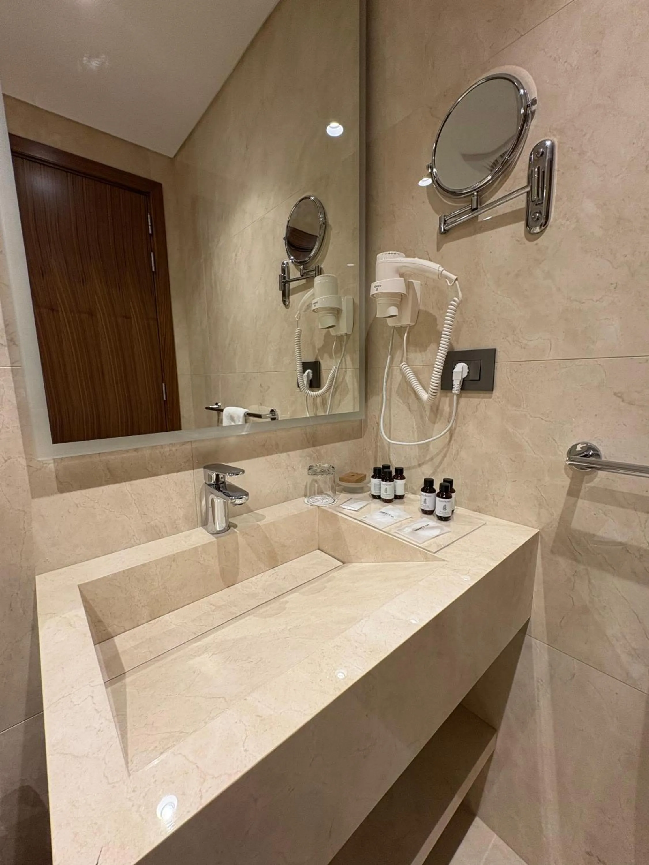 Shower in Coral Beach Hotel And Resort Beirut