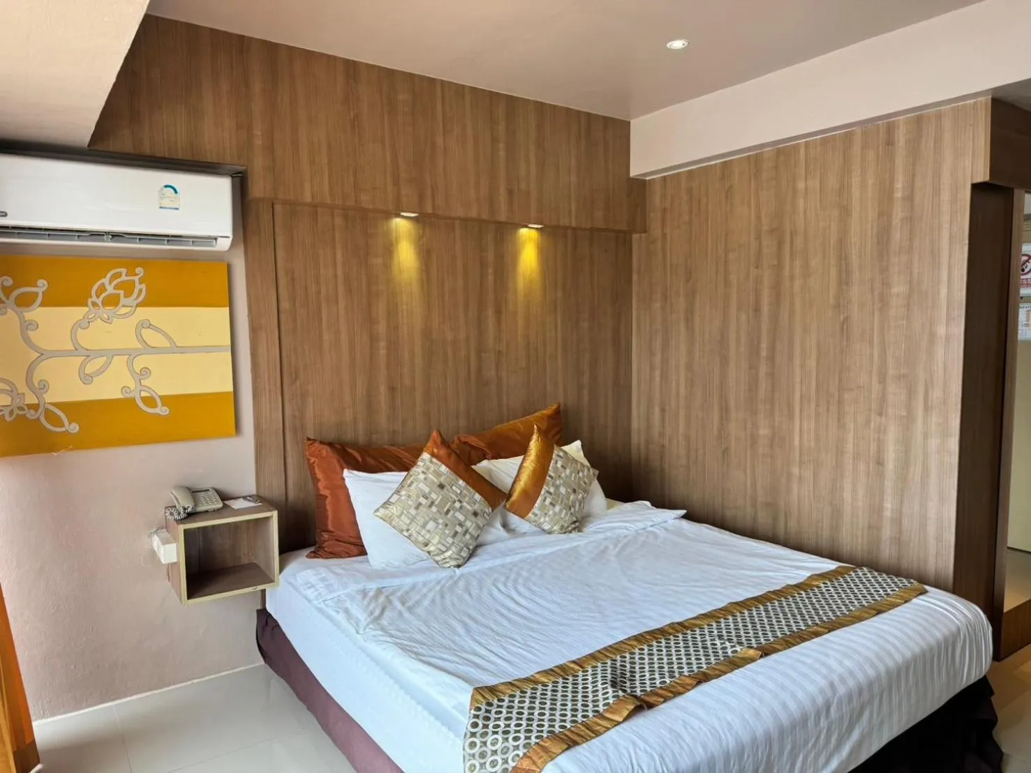 Double Room with Balcony in Condo Minium Patong Phuket