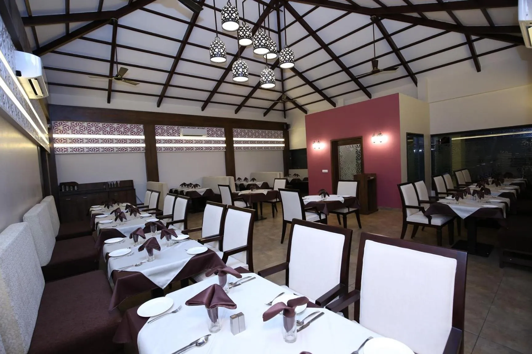 Restaurant/places to eat in The Ocean Pearl Resort And Spa