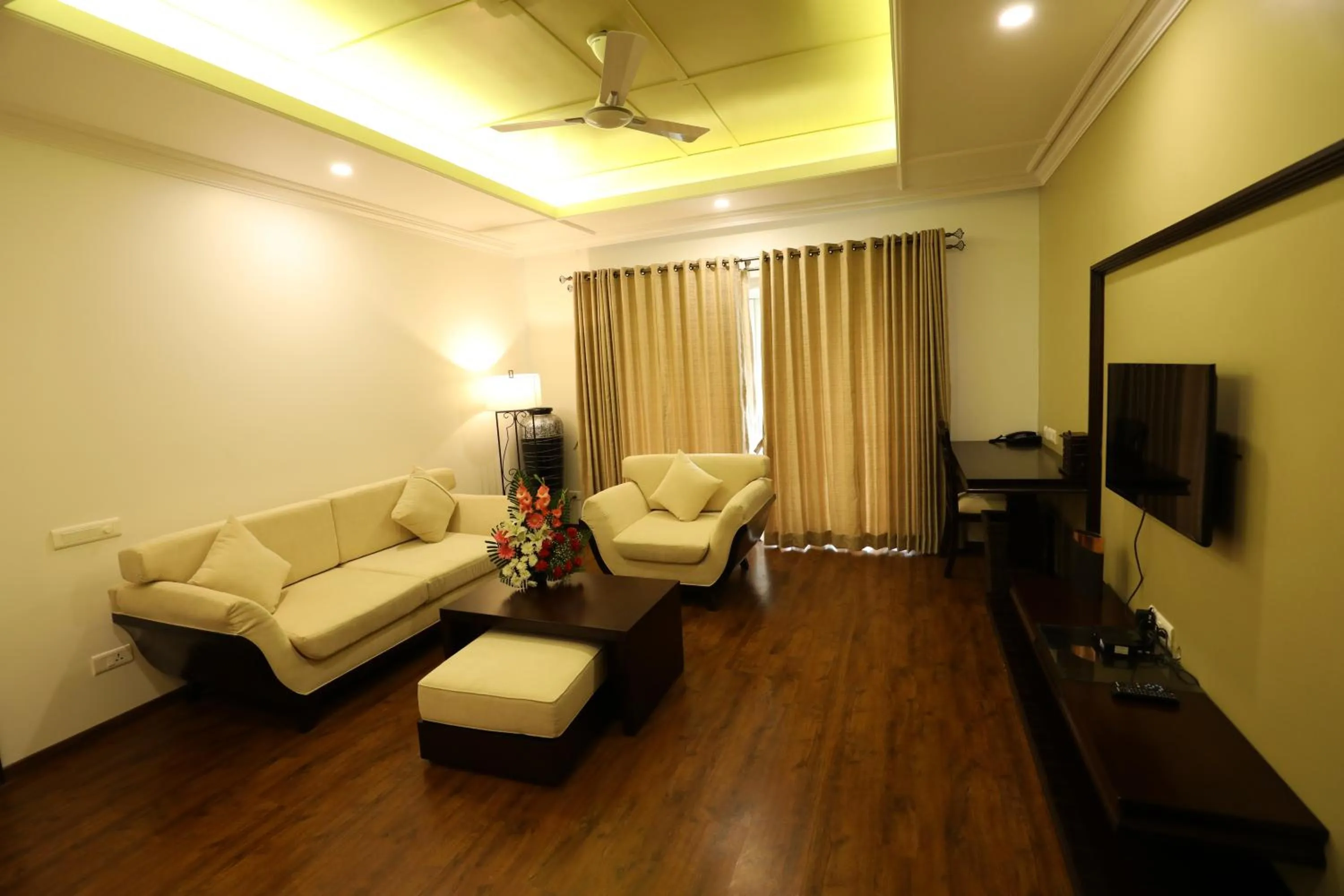 Day in The Ocean Pearl Resort And Spa