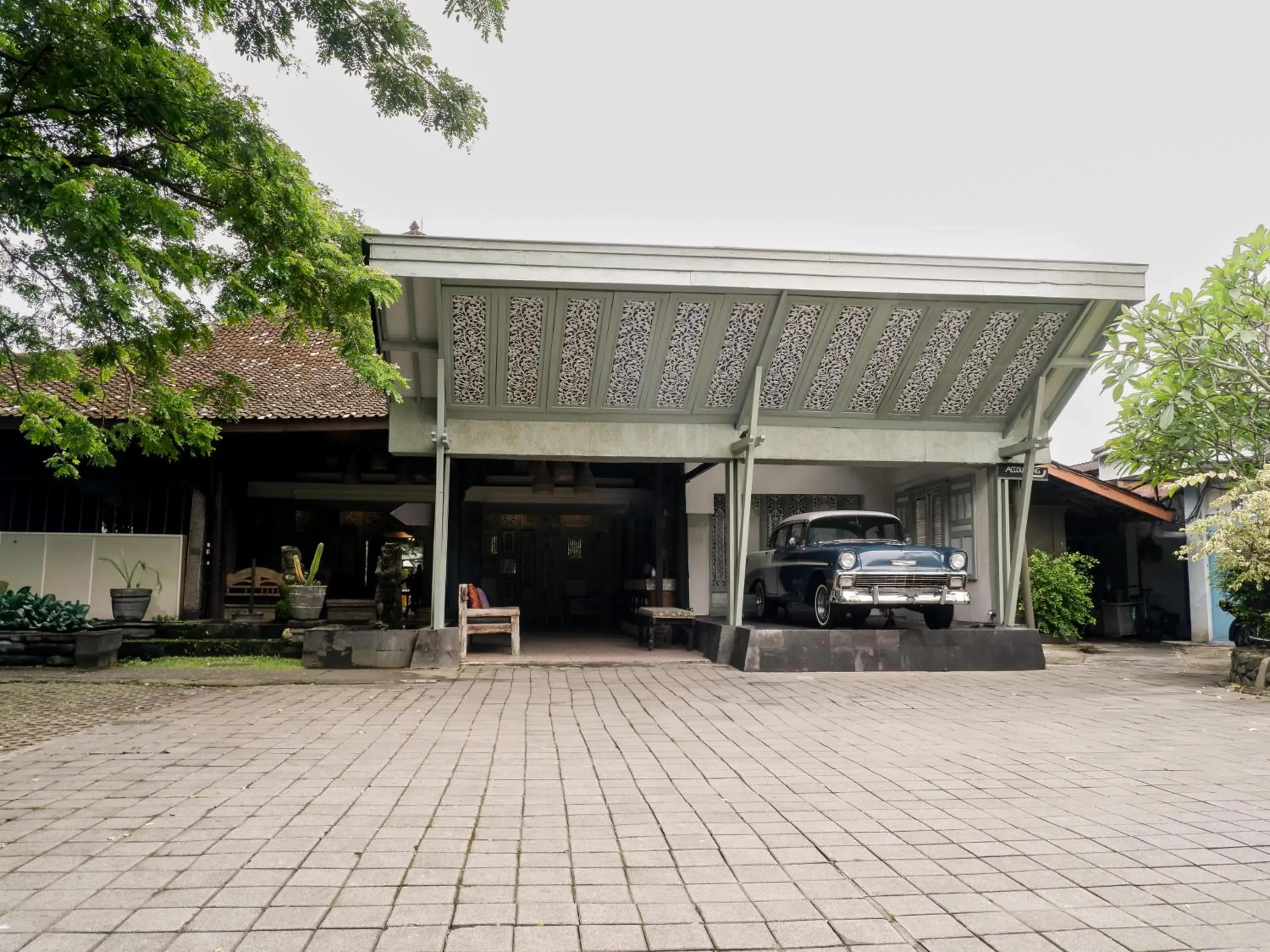 Parking in Peneeda View Beach Hotel Parking in Peneeda View Beach Hotel