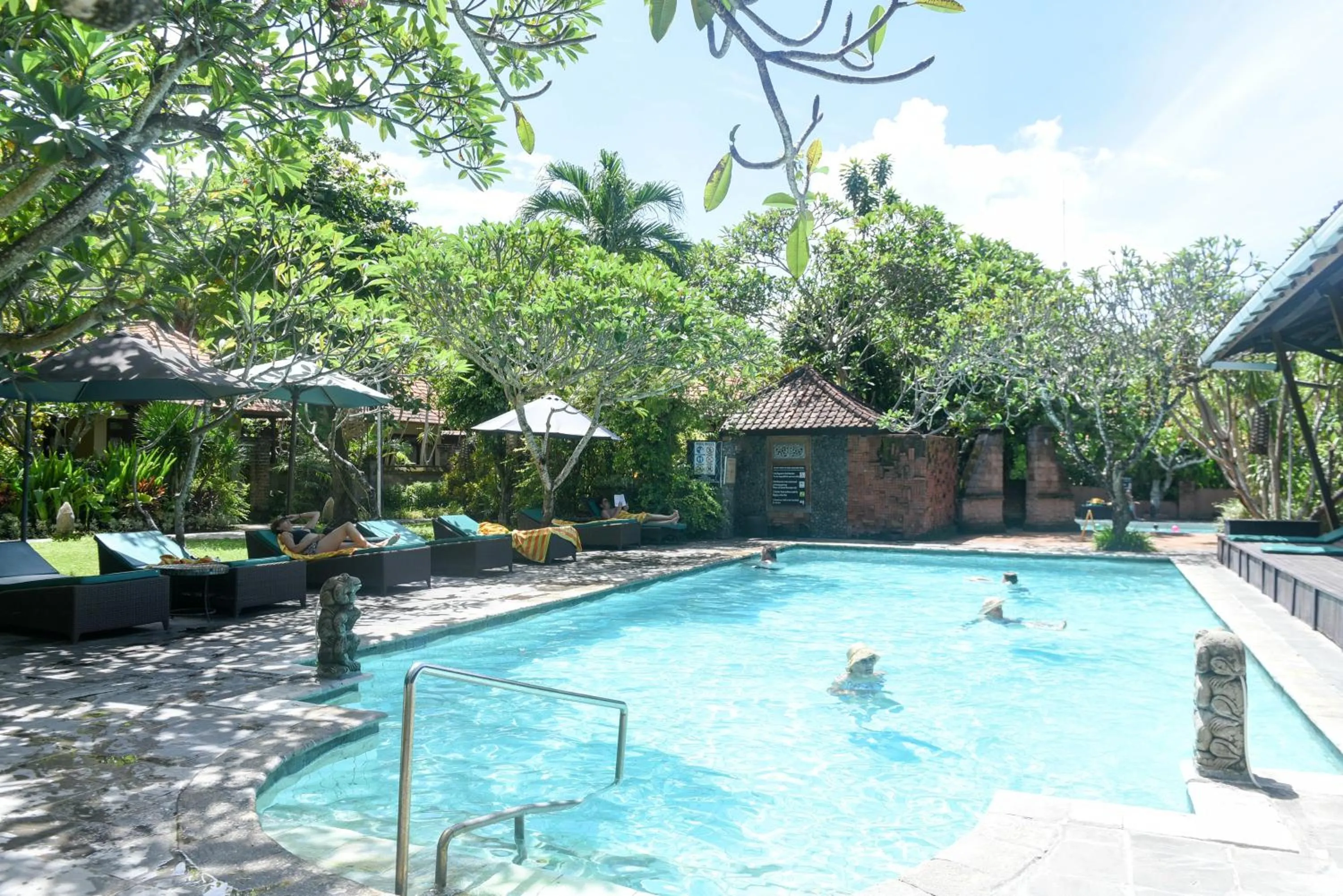 Swimming pool in Peneeda View Beach Hotel