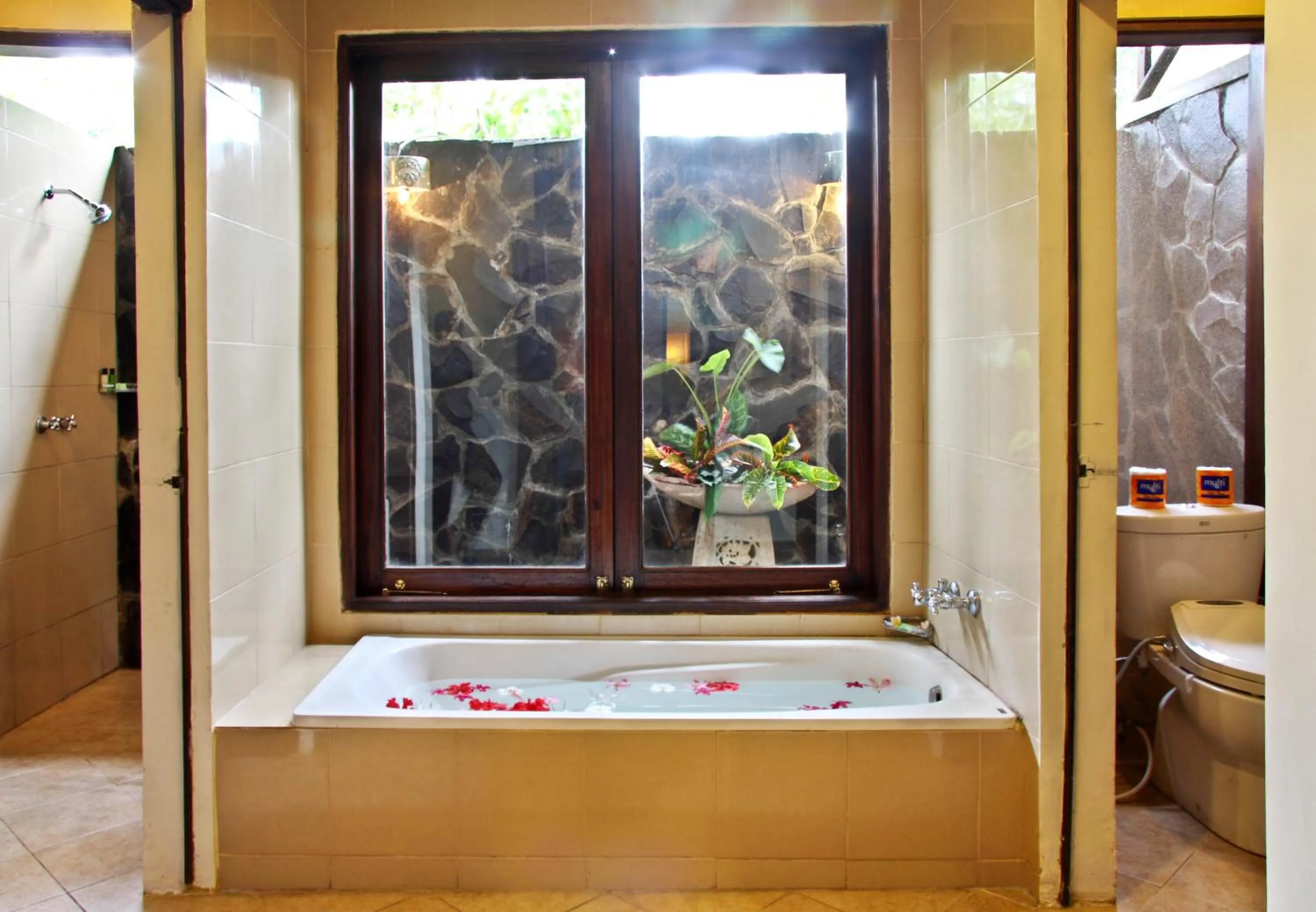Bathroom in Peneeda View Beach Hotel