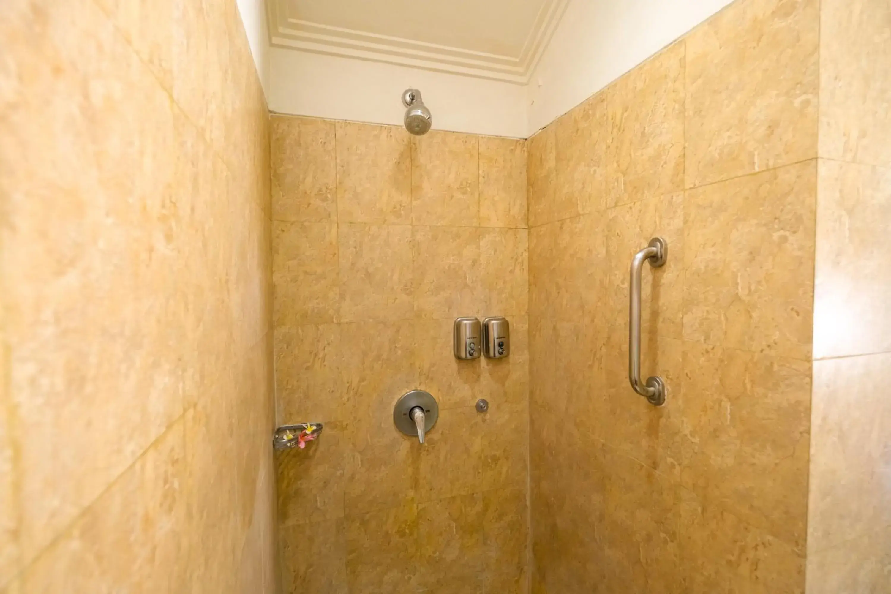 Shower in Peneeda View Beach Hotel Shower in Peneeda View Beach Hotel