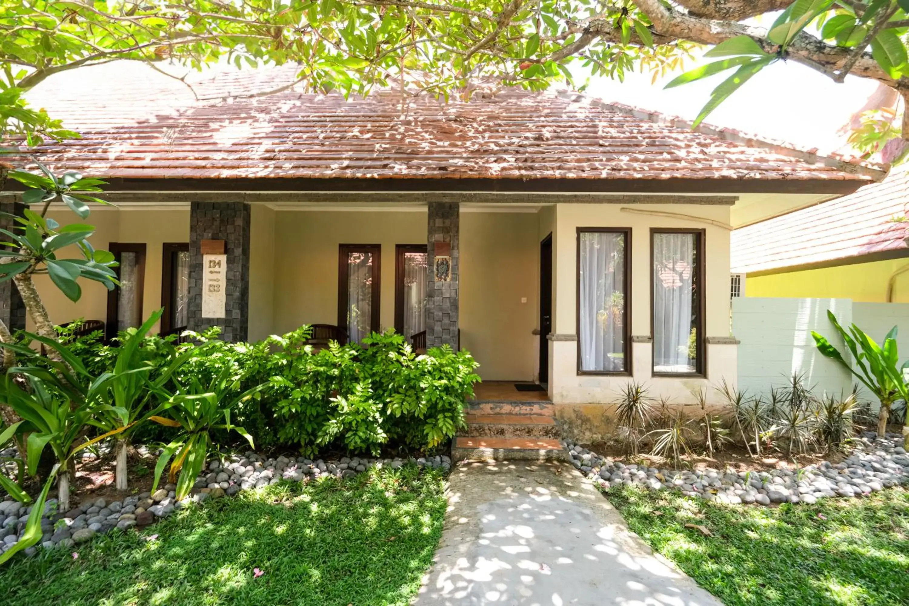 Property building in Peneeda View Beach Hotel Property building in Peneeda View Beach Hotel