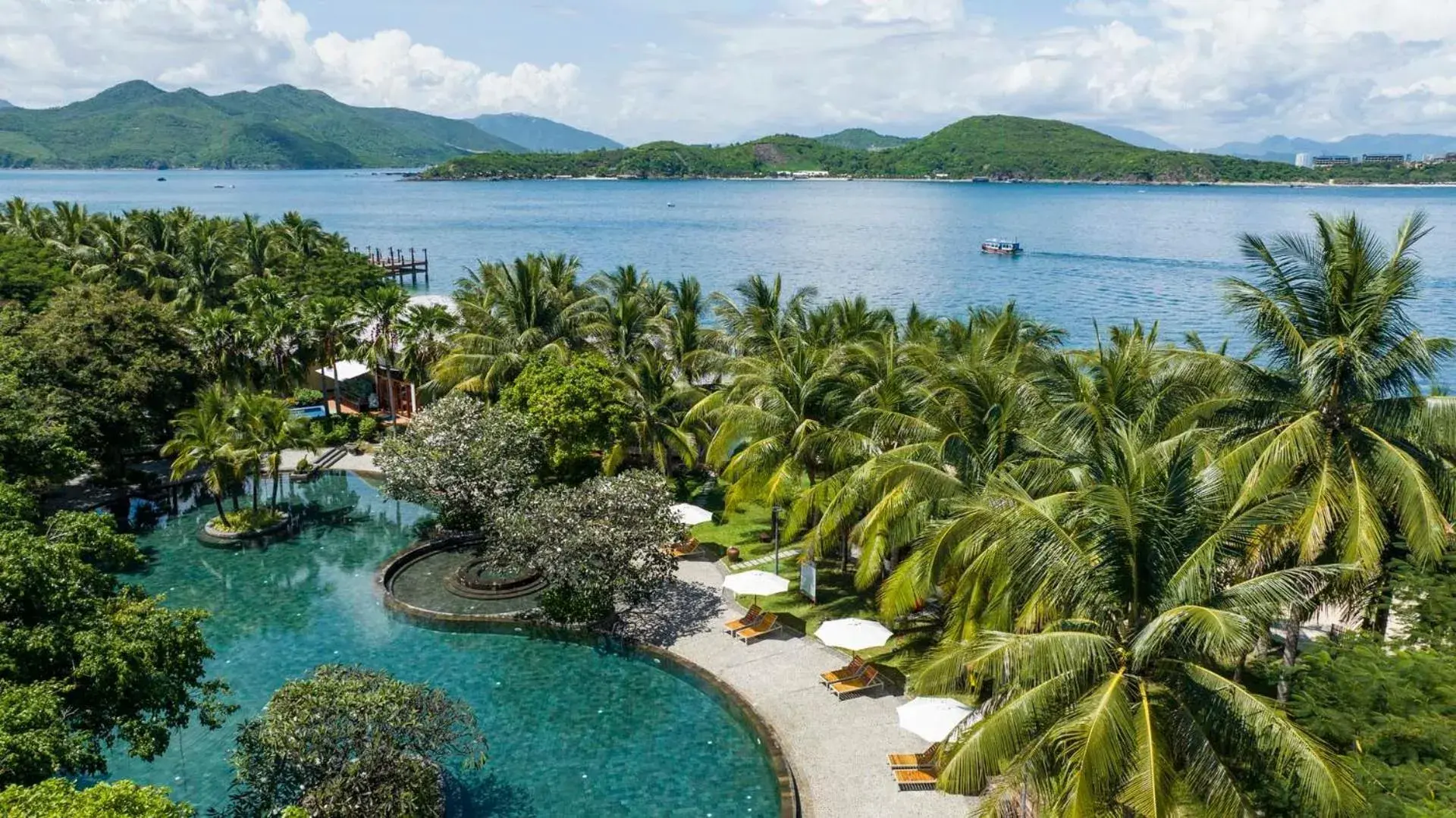 Swimming pool in Hon Tam Resort Swimming pool in Hon Tam Resort