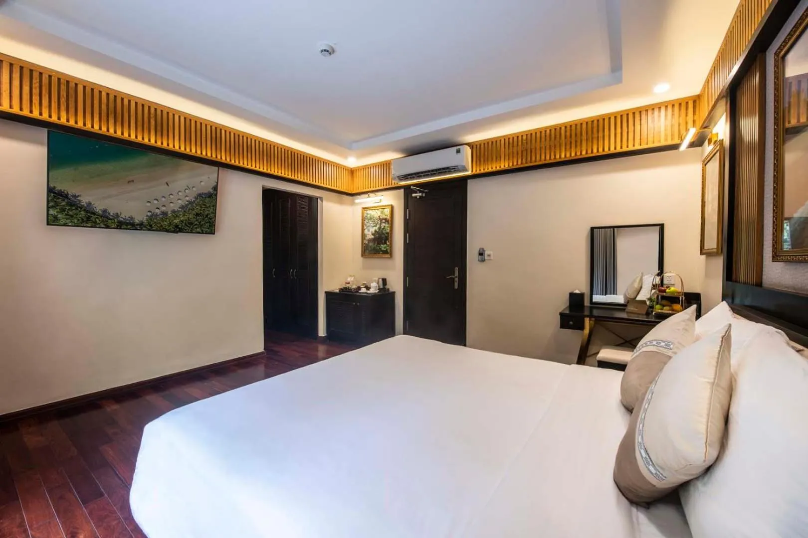 Bed in Hon Tam Resort