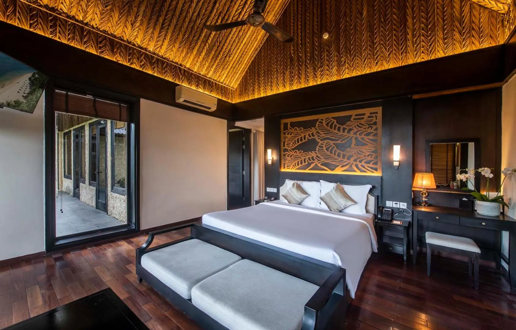 Bed in Hon Tam Resort