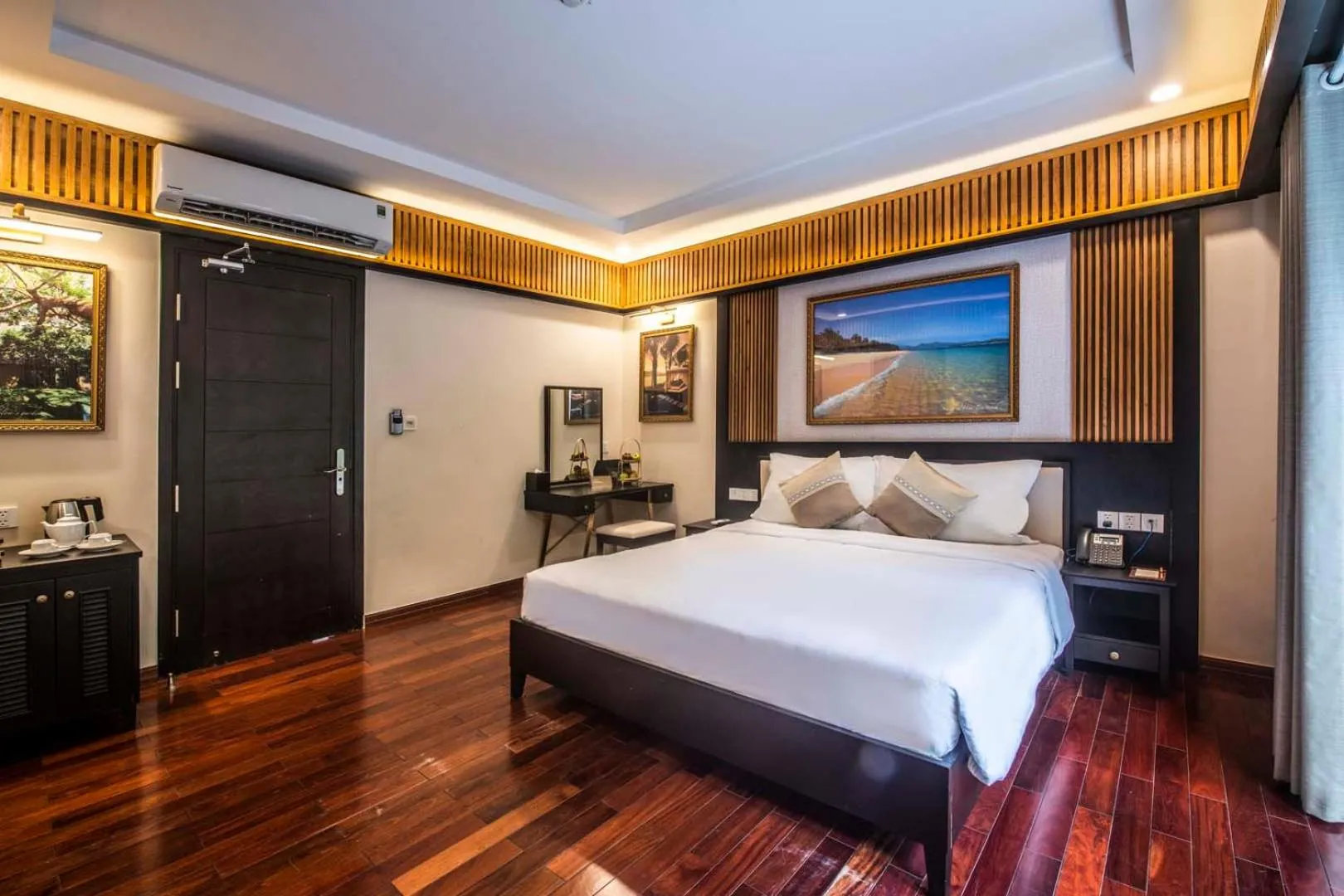 Bedroom, Bed in Hon Tam Resort