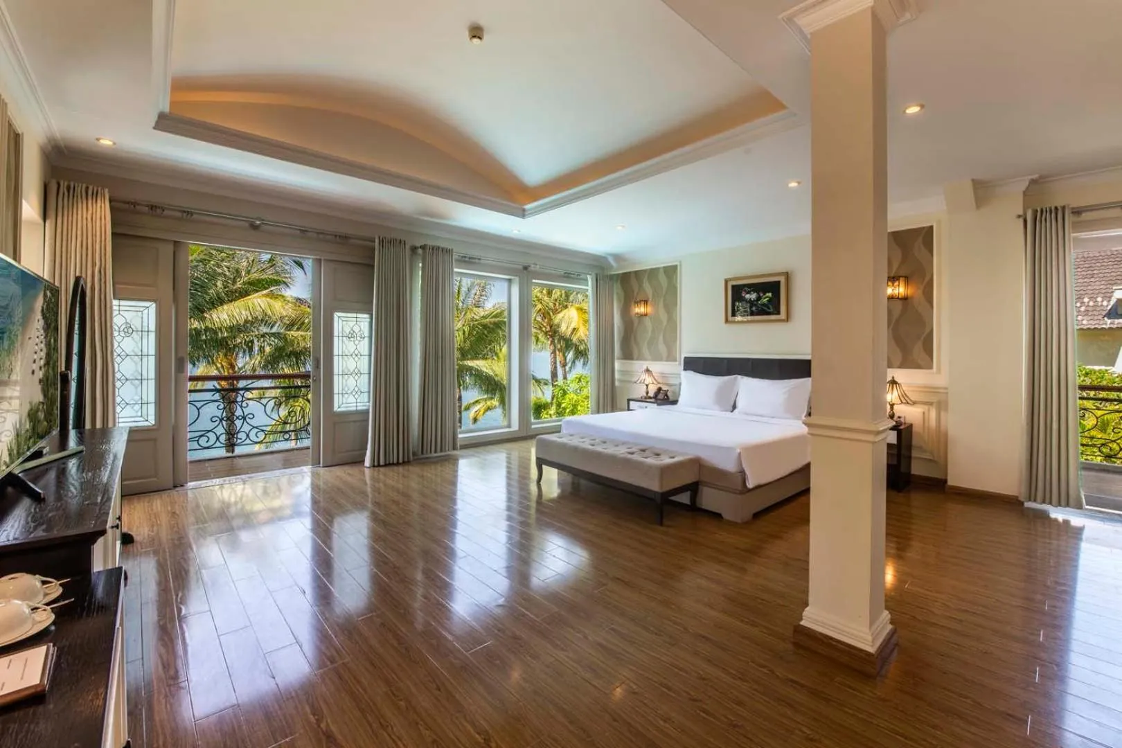 Bedroom, Bed in Hon Tam Resort