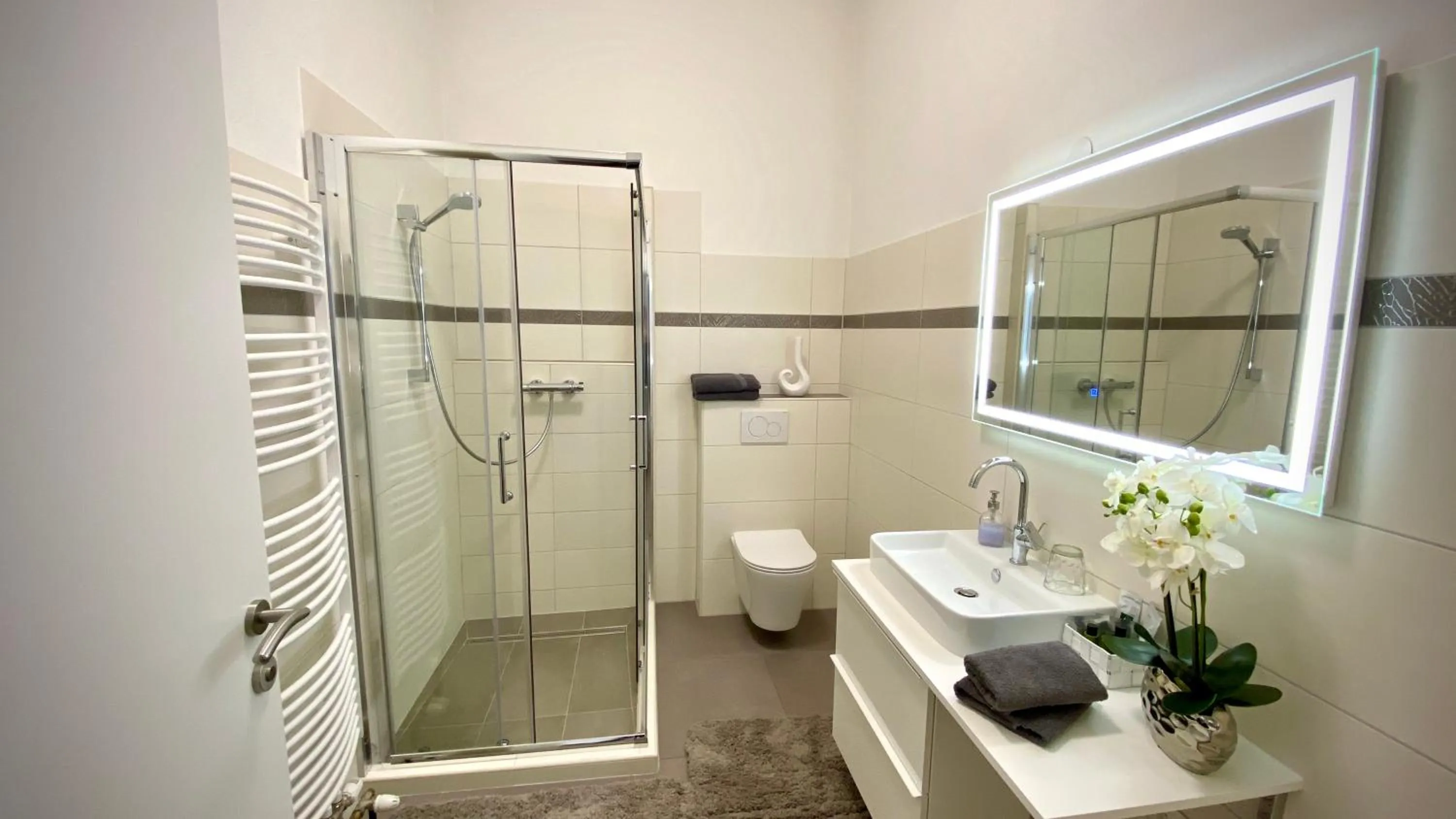 Bathroom in Apartment im Grünen