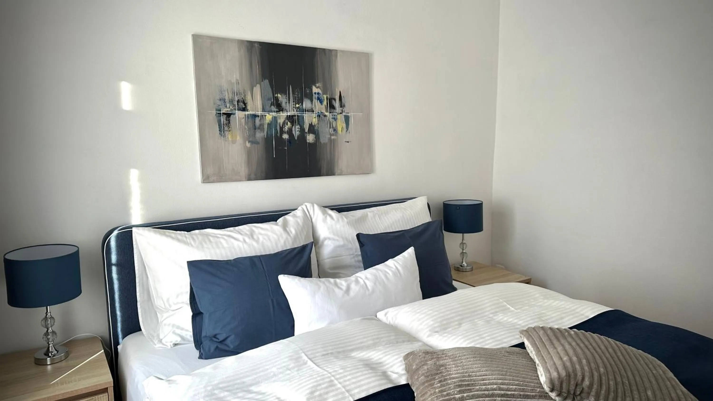 Bed in Apartment im Grünen