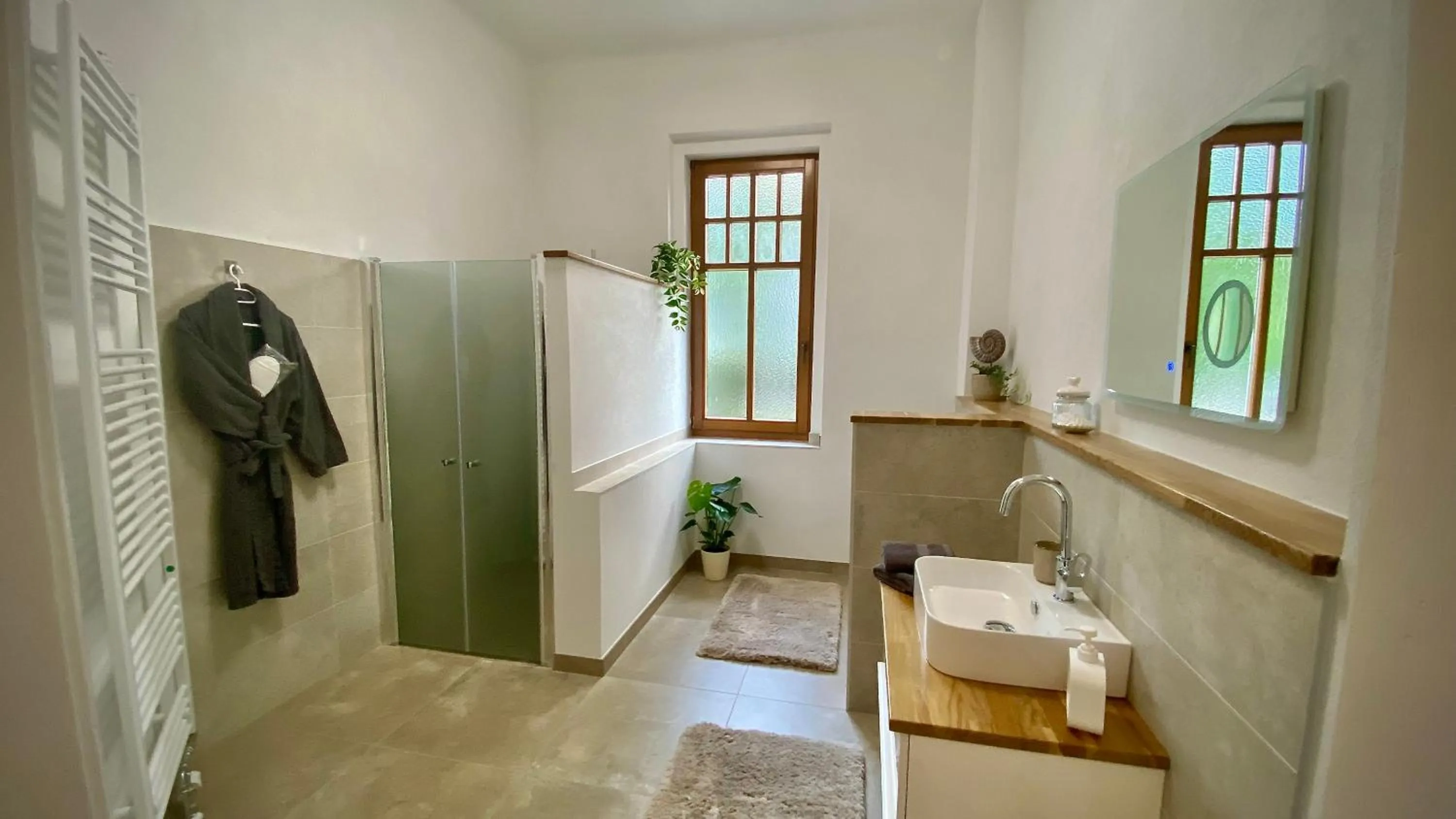 Bathroom in Apartment im Grünen