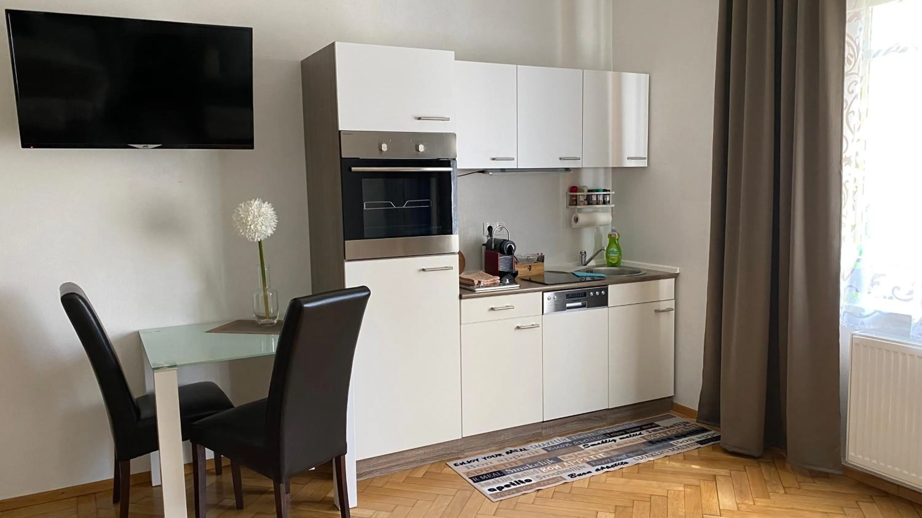 kitchen in Apartment im Grünen