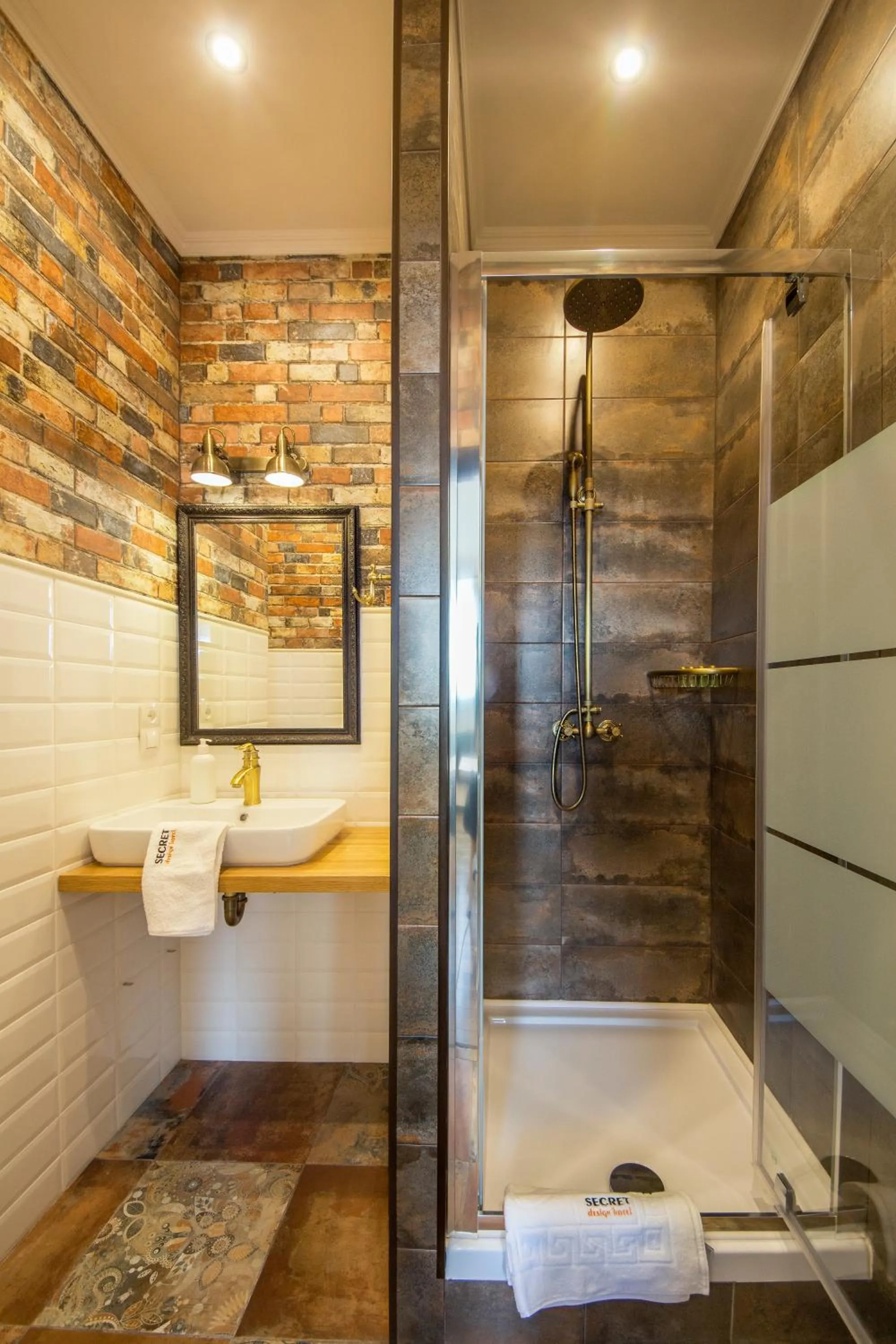 Shower in Central Dayflat Apartments