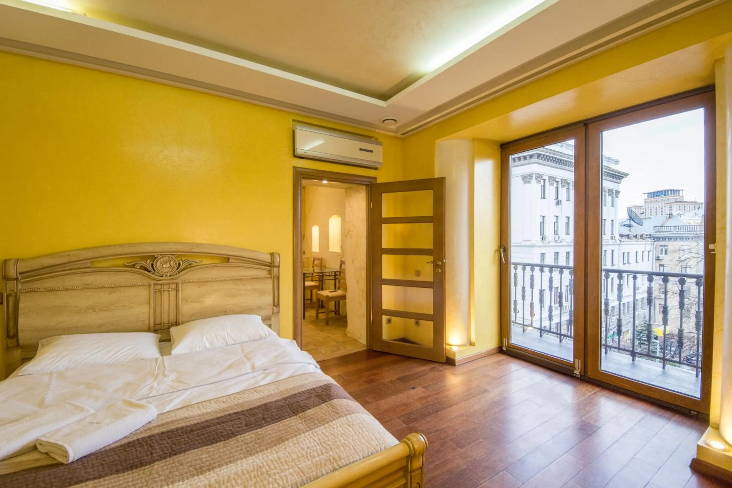 Balcony/Terrace, Bed in Central Dayflat Apartments