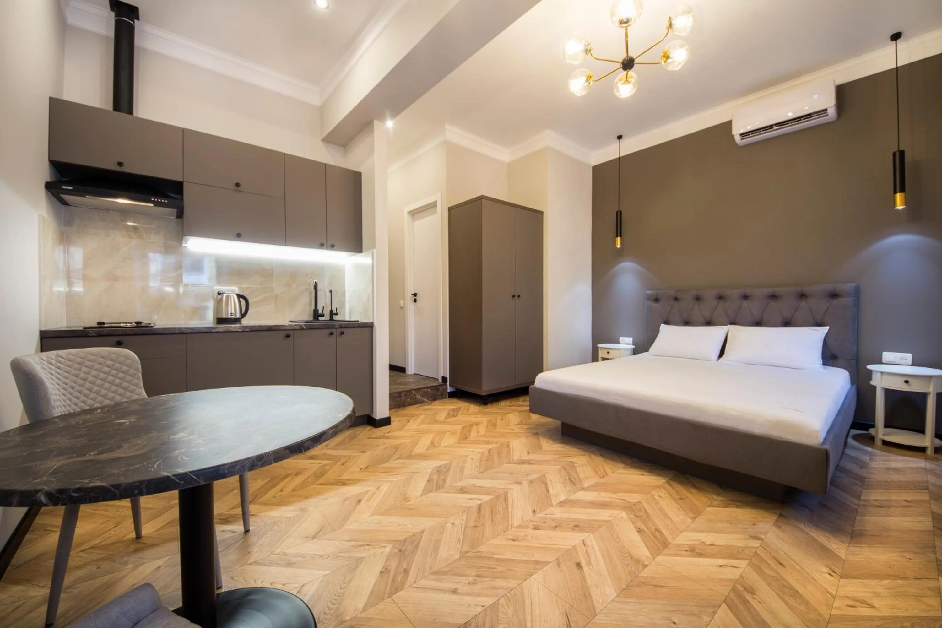 Kitchen or kitchenette, Bed in Central Dayflat Apartments