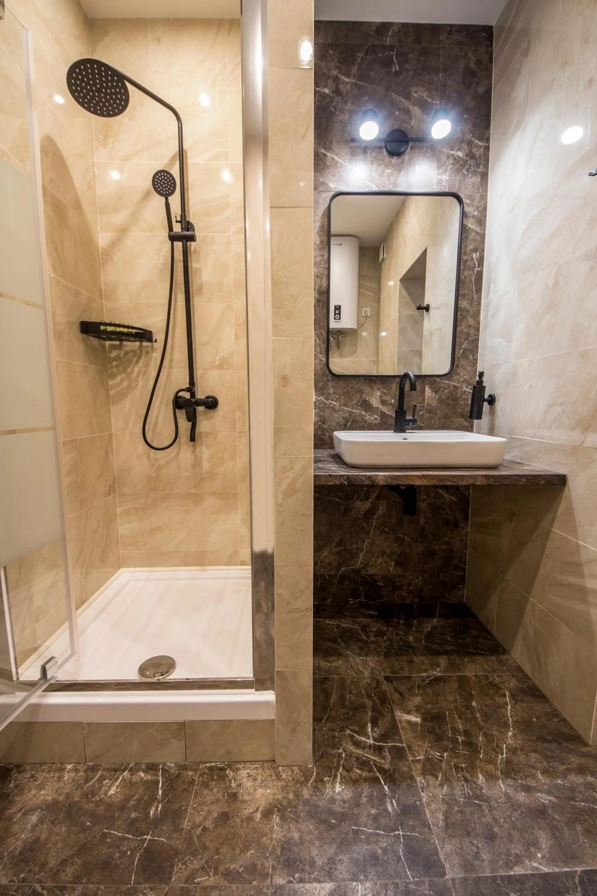 Shower in Central Dayflat Apartments