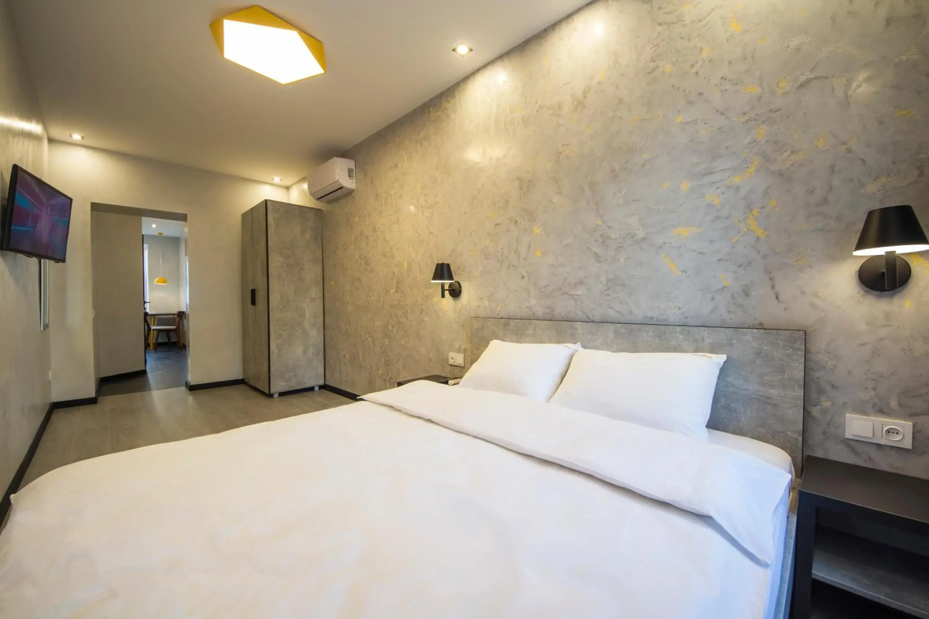 TV and multimedia, Bed in Central Dayflat Apartments TV and multimedia, Bed in Central Dayflat Apartments