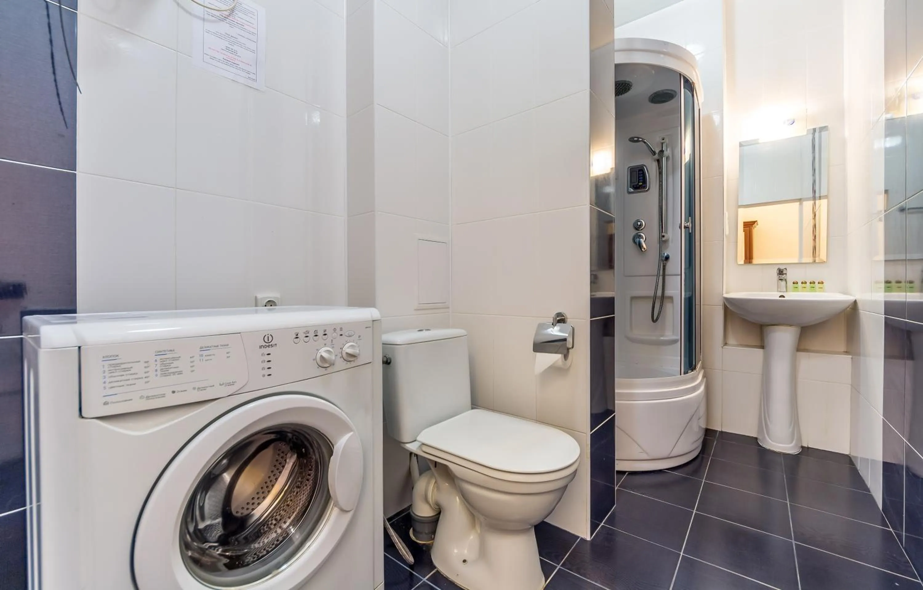 Shower in Central Dayflat Apartments