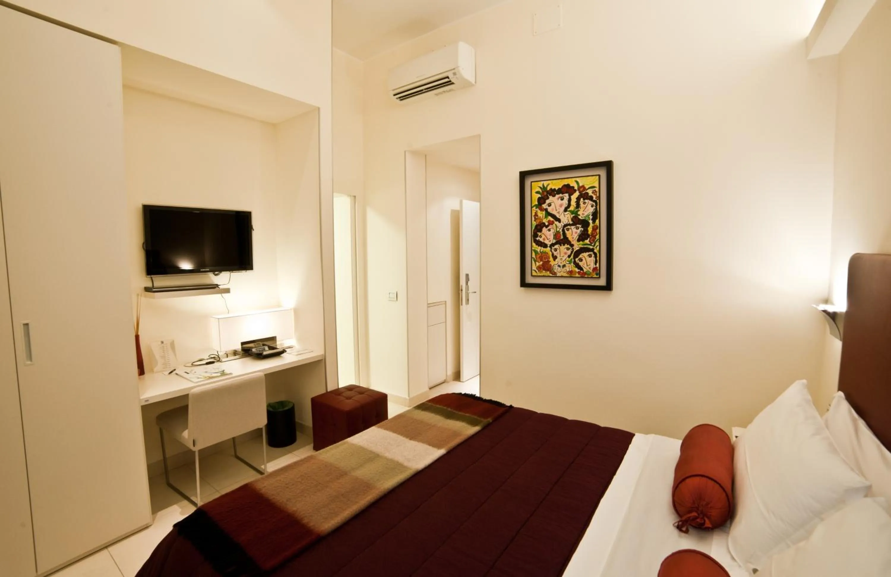 Photo of the whole room, Bed in Town House Cavour