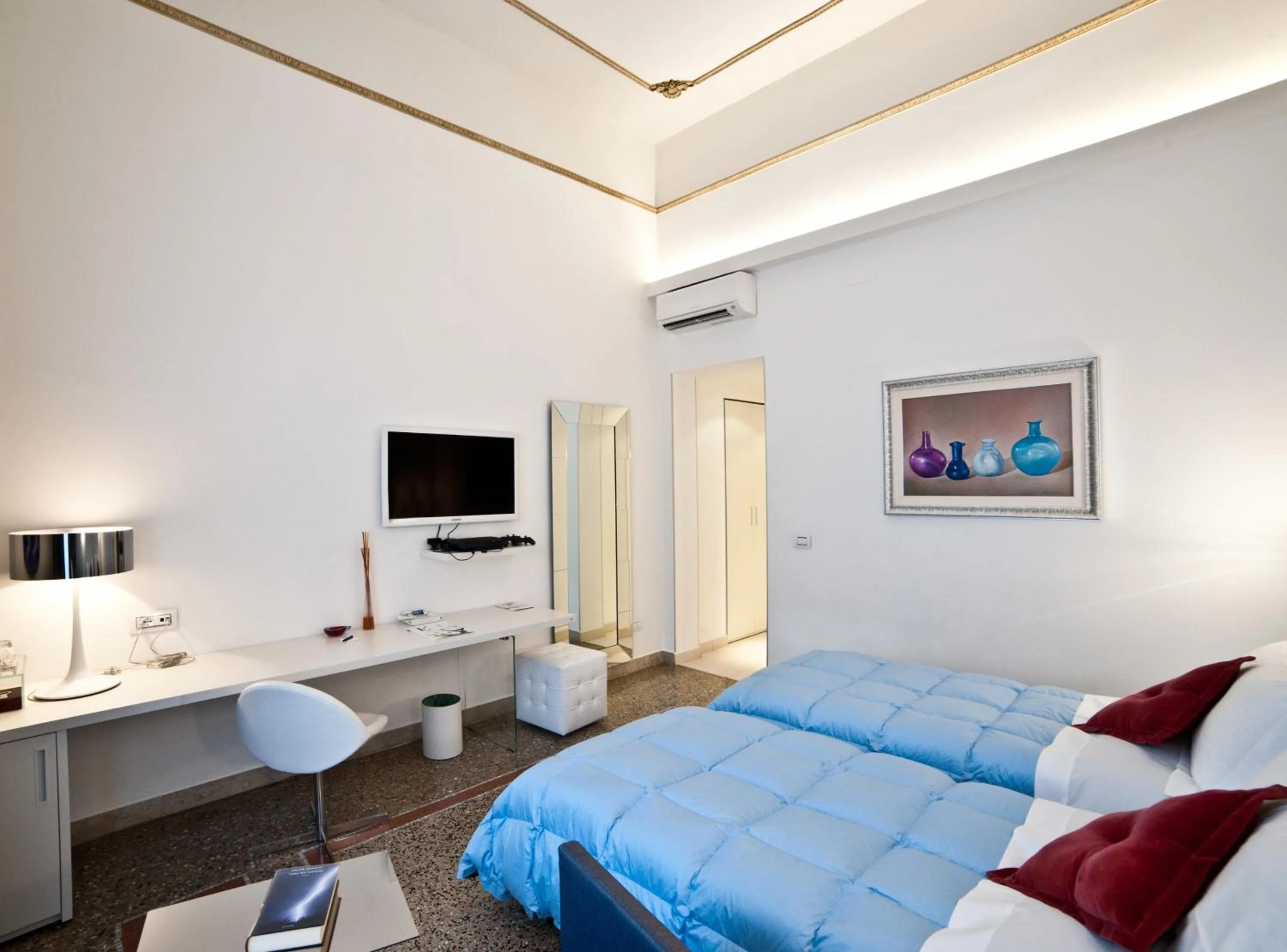 Photo of the whole room, Bed in Town House Cavour