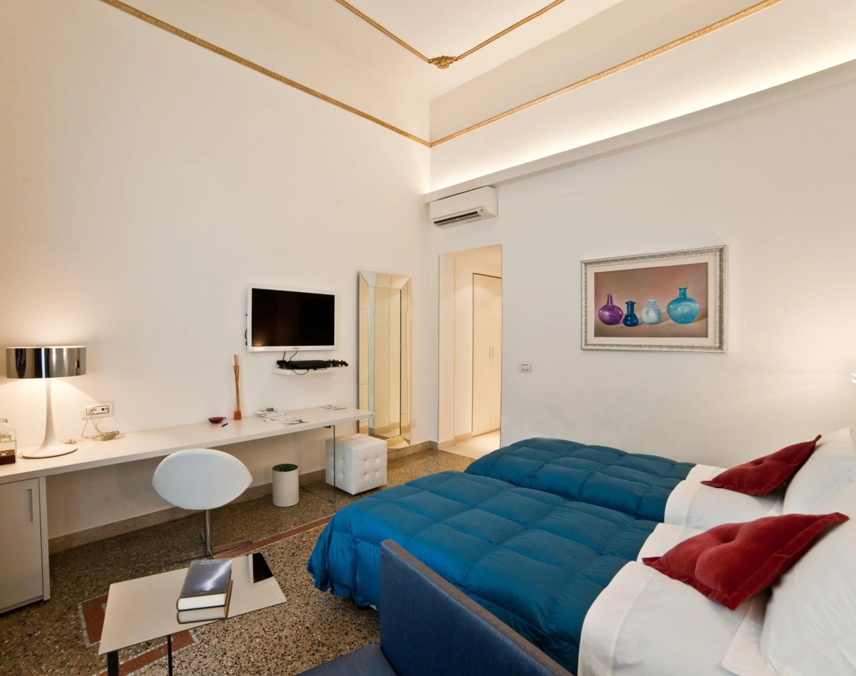 Photo of the whole room in Town House Cavour